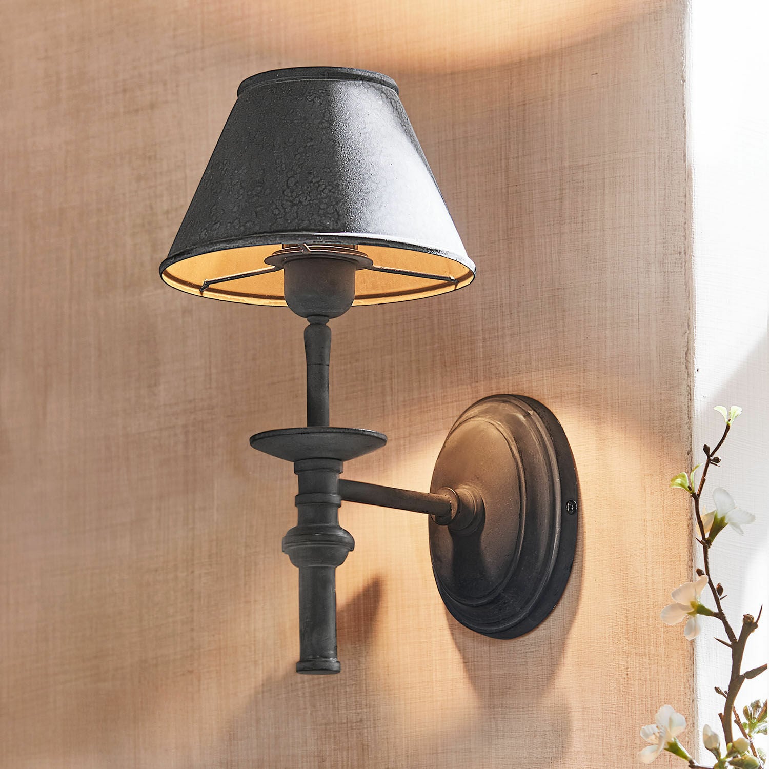 Wandlampe Harolisse Schwarze Metall-Wandleuchte mit Vintage-Schirm für stimmungsvolle Wandbeleuchtung