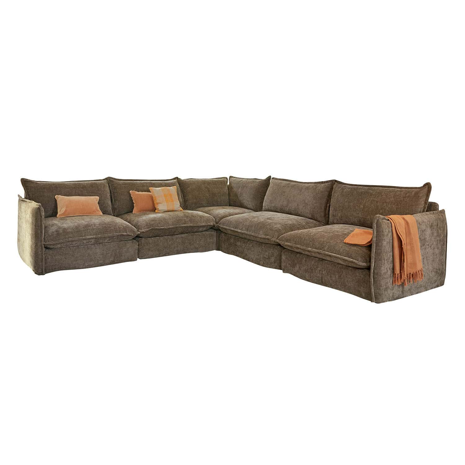 Sofa Illingworth Großes braunes Ecksofa mit weichen Kissen und orangefarbenen Akzenten aus Stoff