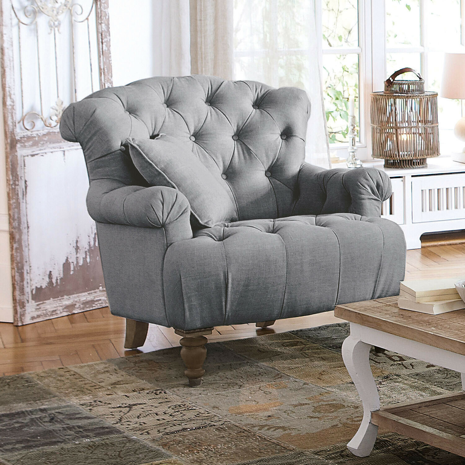 Sessel Springfield Grau gepolsterte Couch mit gestepptem Rücken und Holzbeinen im Vintage-Stil im Wohnzimmer