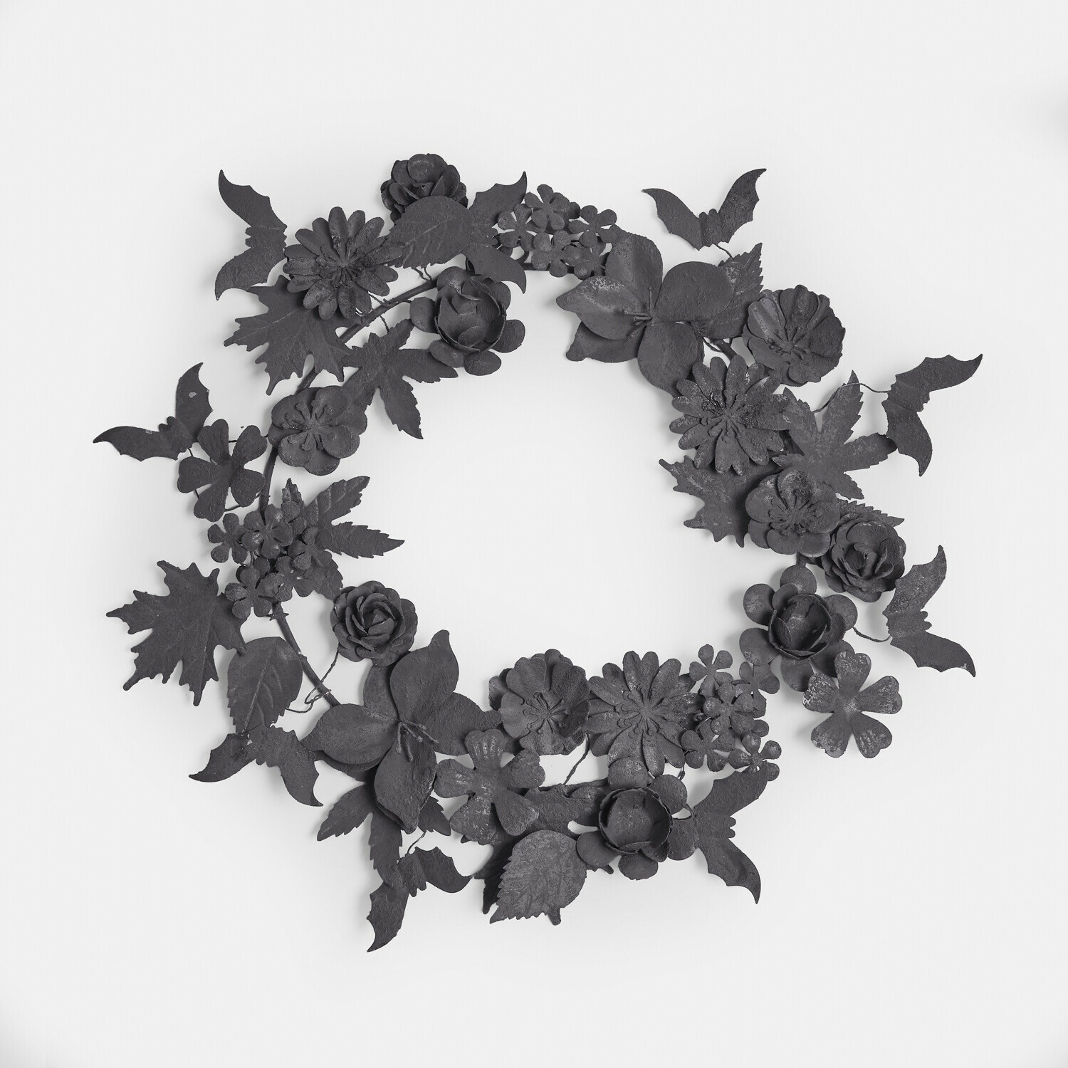Dekorativer schwarzer Metallkranz mit Blumen- und Fledermausmotiven, Halloween-Deko
