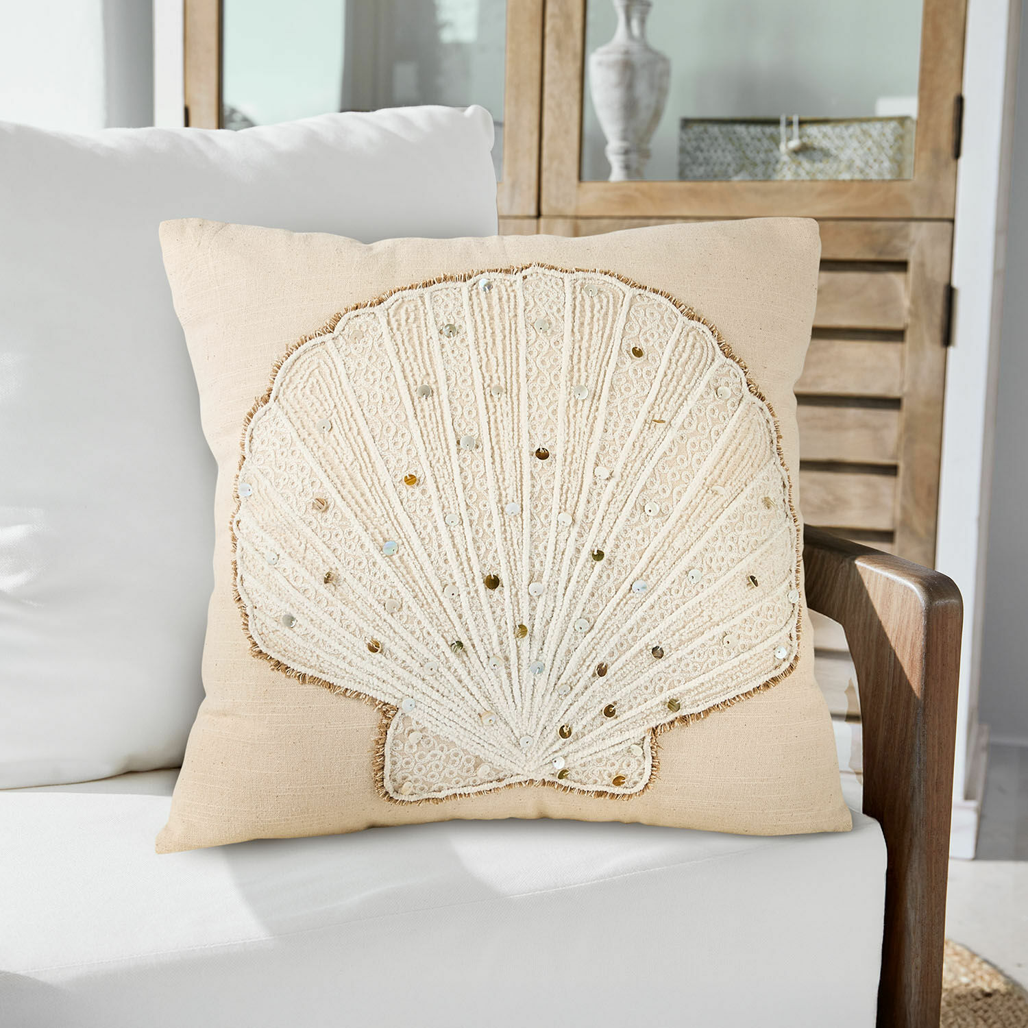 Kissenhülle Luiv Beige Baumwollkissen mit Muschel-Stickerei und Pailletten als Deko fürs Wohnzimmer