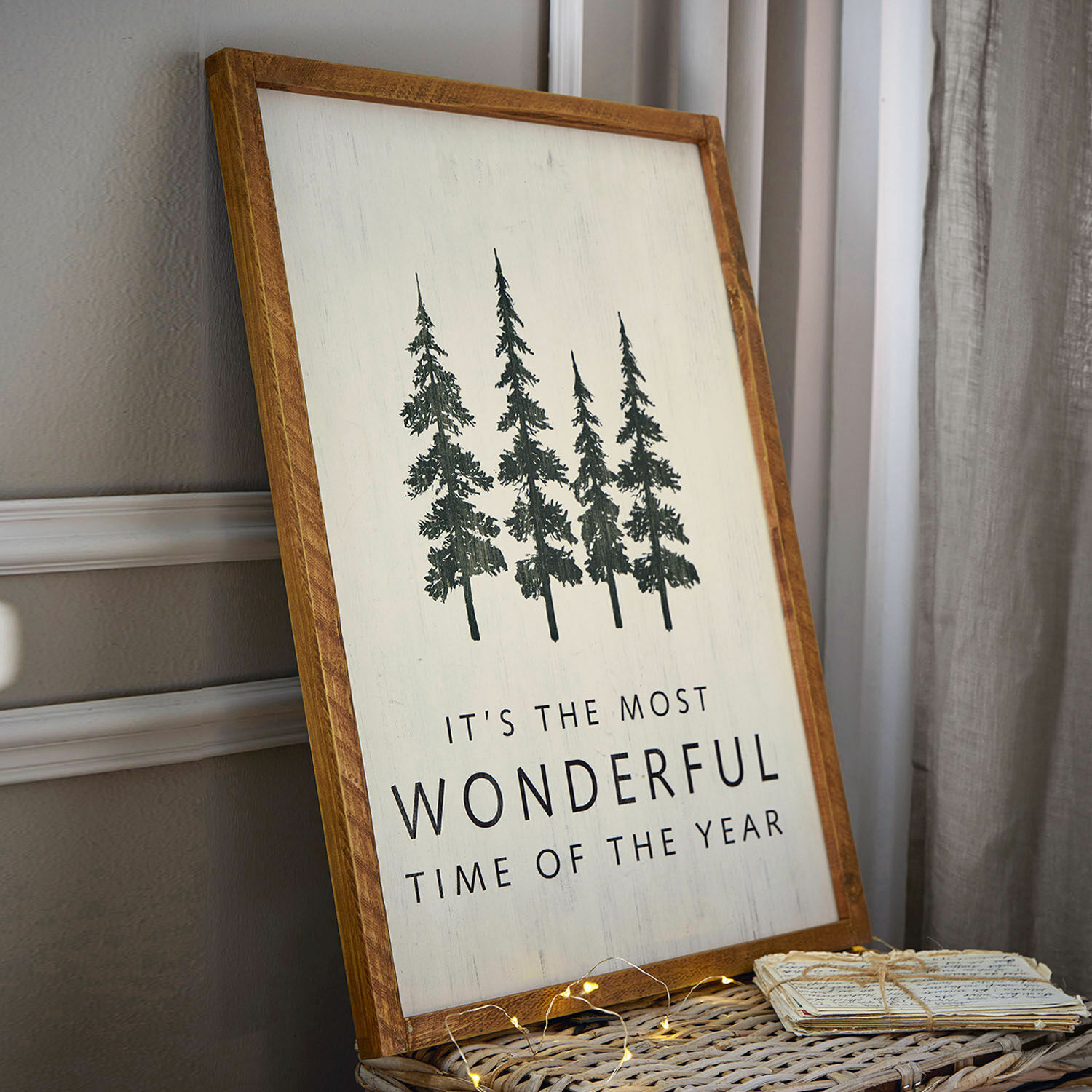 Dekoboard Wonderful Holz-Wanddekoration mit Schriftzug und Baum-Motiv in natürlichen Farben für Wohnräume.