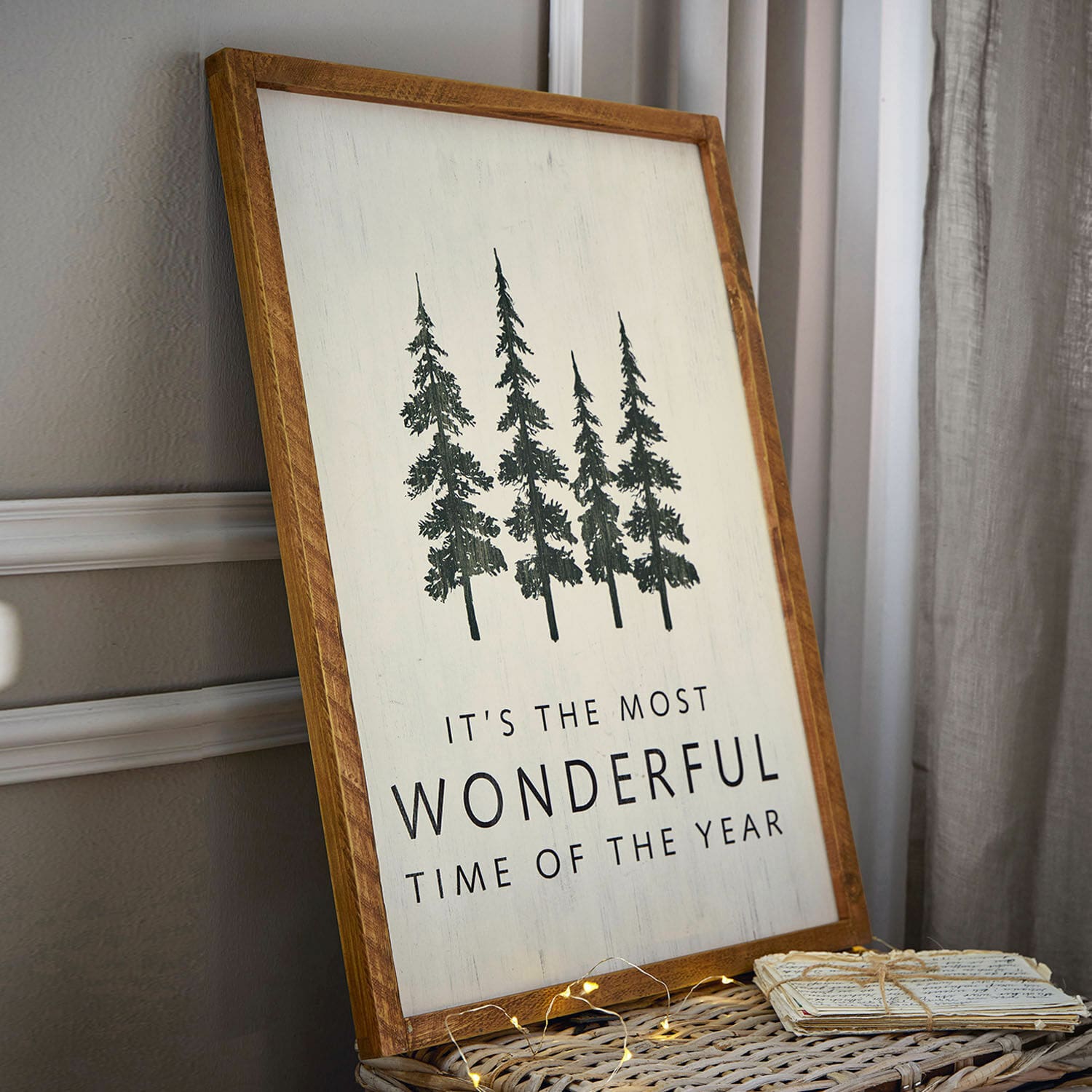 Dekoboard Wonderful Holz-Wanddekoration mit Schriftzug und Baum-Motiv in natürlichen Farben für Wohnräume.