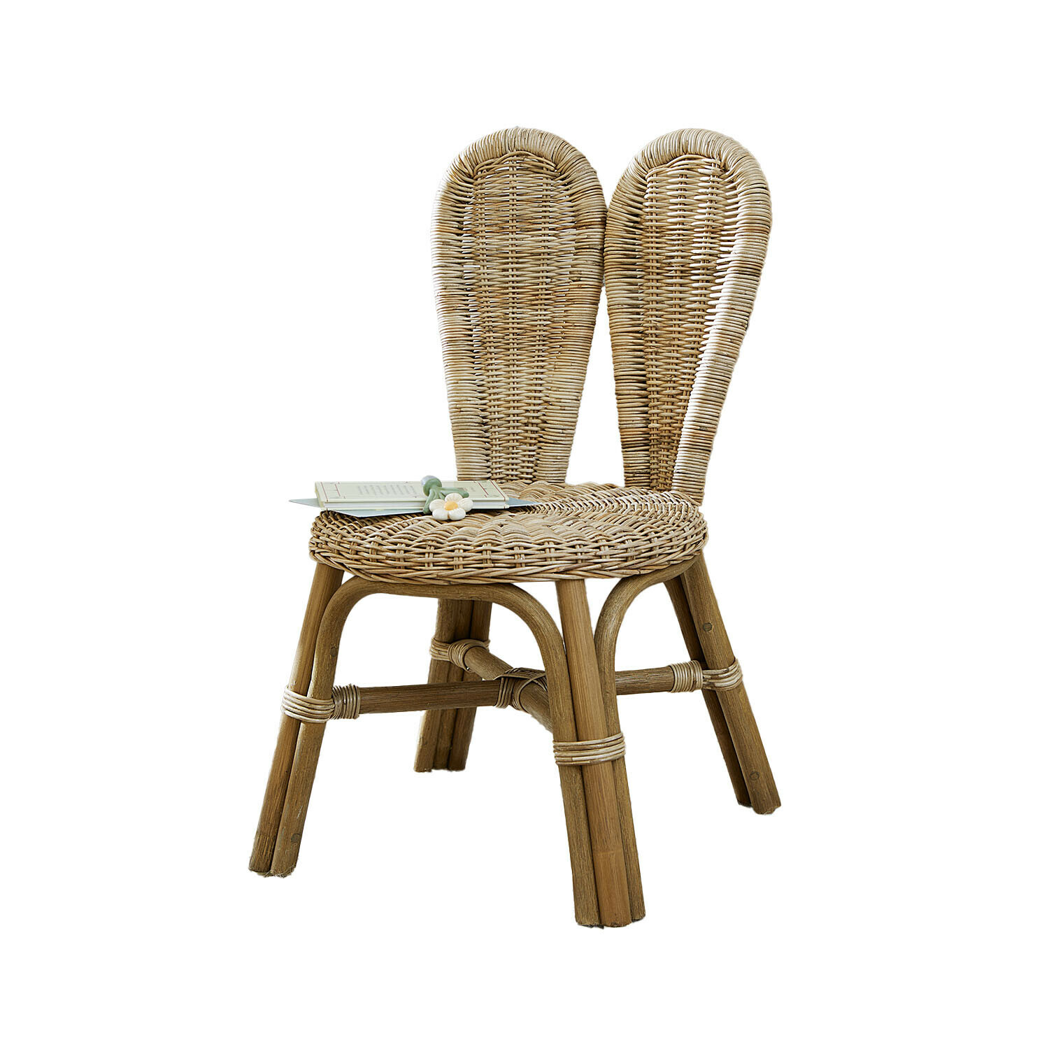 Rattanstuhl in Naturfarbe mit doppelter Rückenlehne und Holzgestell, dekorativer Wohnzimmerschrank
