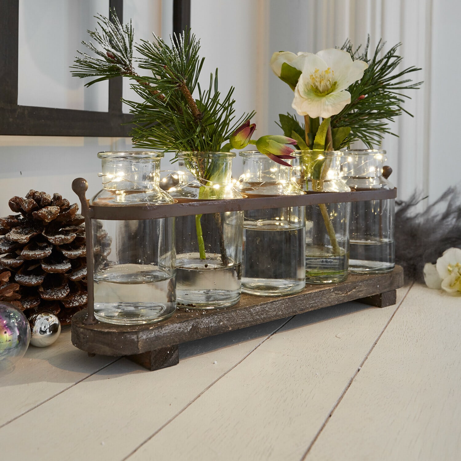 Vase 5er Set Ranjo Dekorativer Glasvasen-Set auf Holzbrett mit grünen Zweigen und LED-Lichterkette für Wohnraumdeko