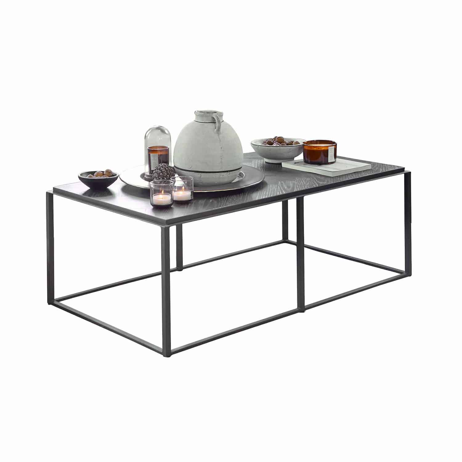 Couchtisch Lumesto Moderner Couchtisch mit Metallrahmen und dunkler Holzplatte, dekorative Accessoires darauf