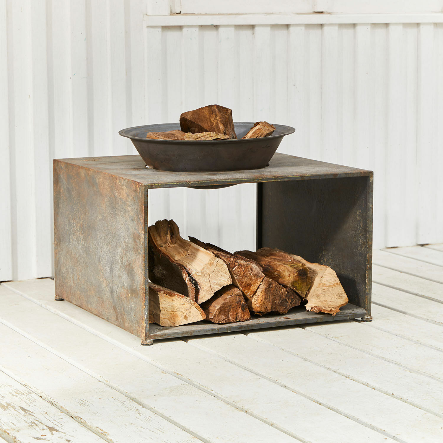 Feuerschale Rivolet Quadratischer Metall-Holzständer mit rostiger Oberfläche und Holzschale für Garten
