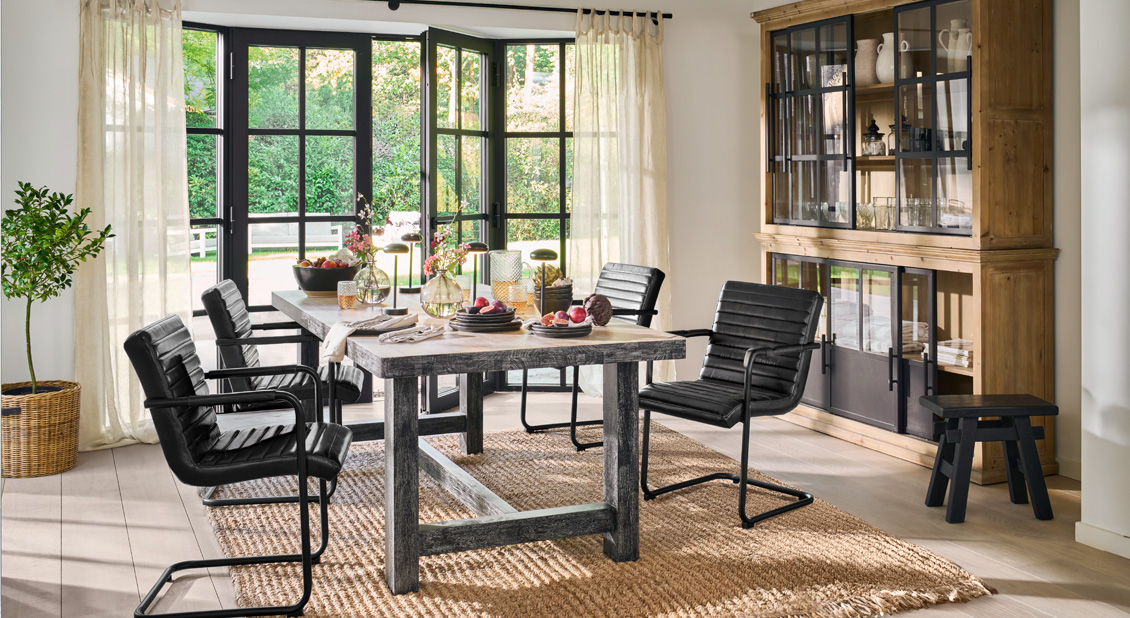 Schwarzes Esszimmerglück