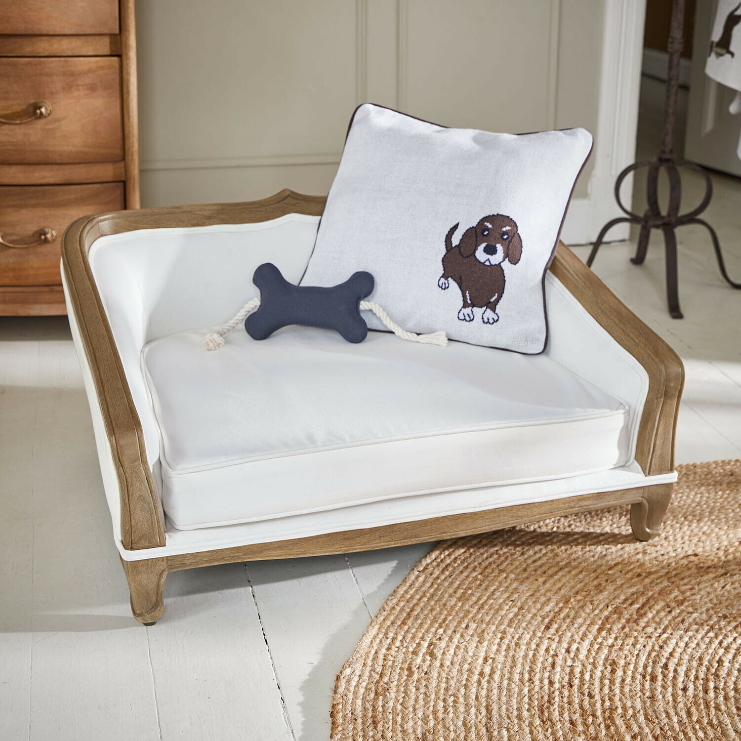 Haustiersofa Whisley Holz-Hundebett mit weißem Kissen und dekorativem Hundekissen, gemütlicher Schlafplatz für Haustiere
