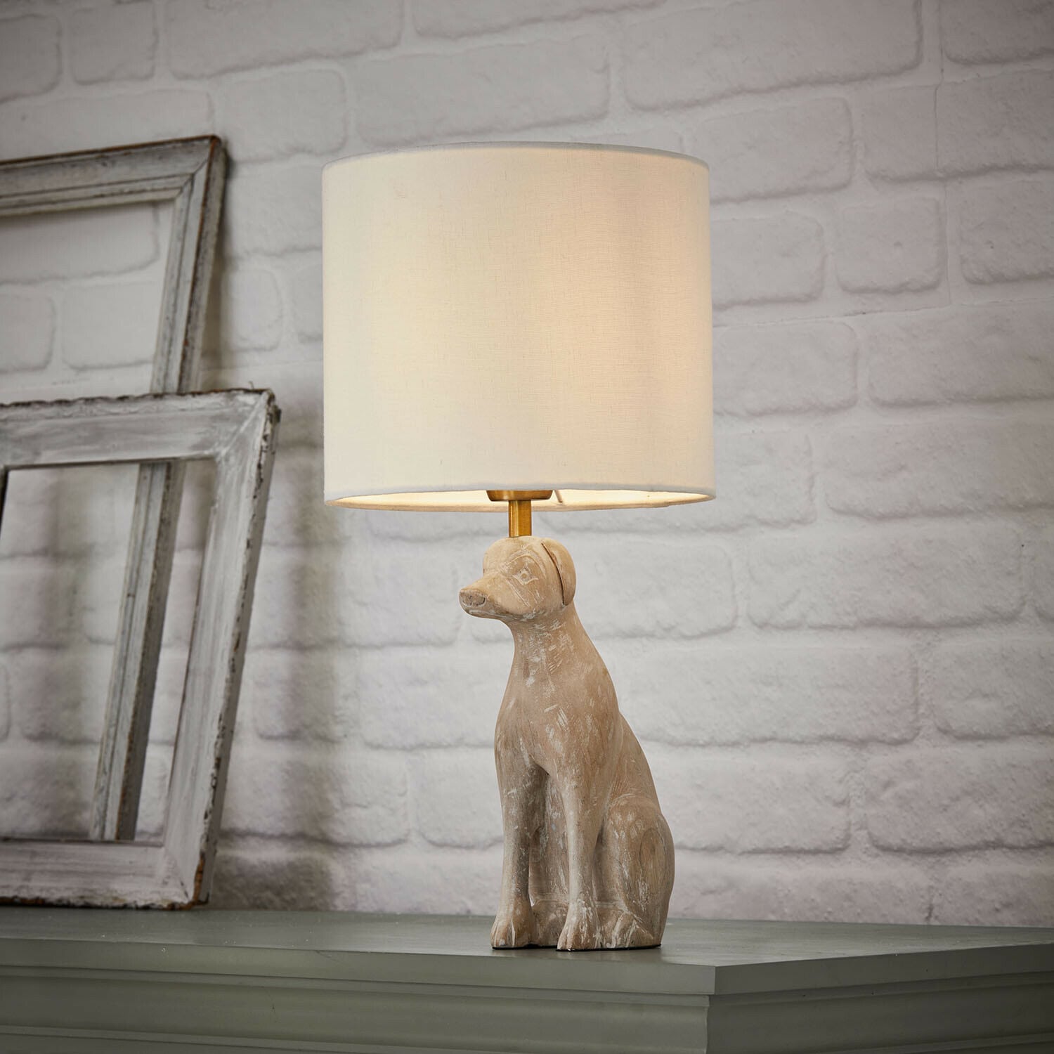 Tischlampe Calvix Tischlampe mit beiger Hundfigur als Sockel und cremefarbenem Lampenschirm, Wohnaccessoire