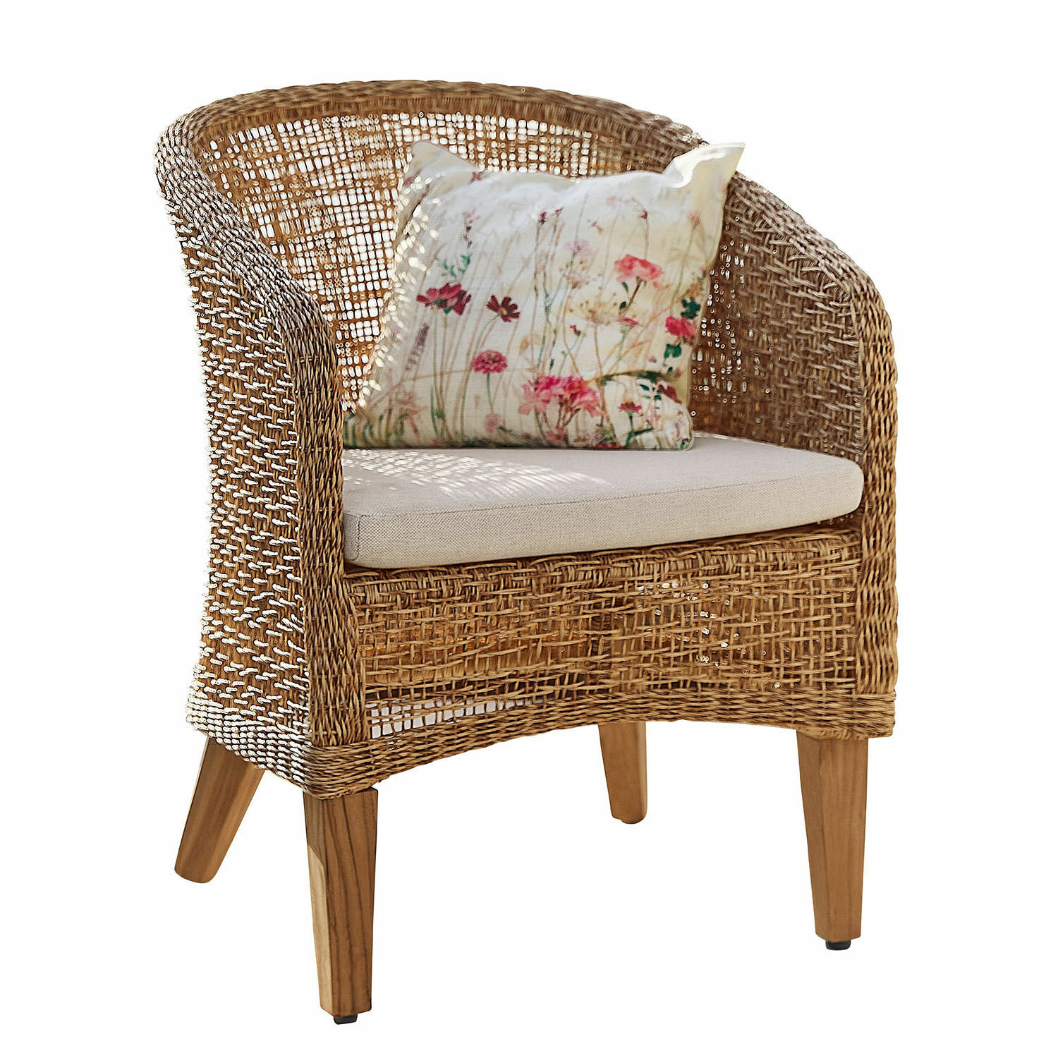 Sessel Redcliffe Rattansessel mit hellem Polster und floralem Kissenbezug, Naturmaterial und Holzbeine