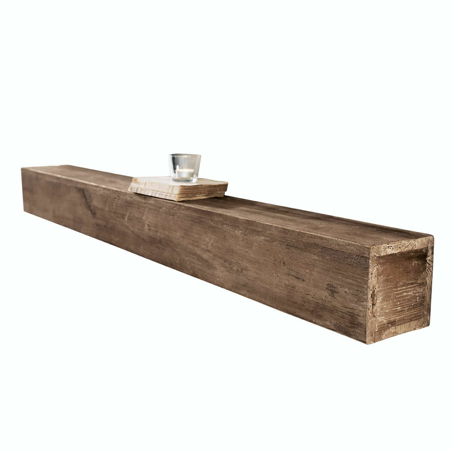 Braunes Wandregal Visayas aus Holz mit Kerze und Buch, minimalistisches Design für Wandaufbewahrung