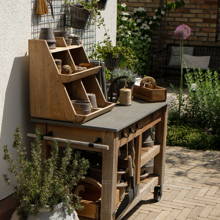 Gartenarbeit mit Stil