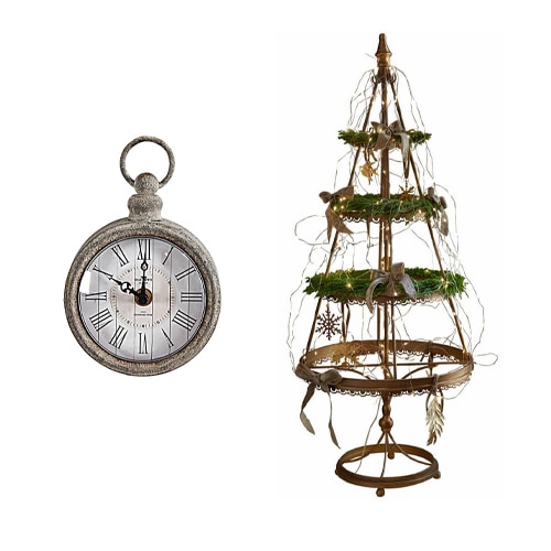 Metall-Wanduhr mit römischen Ziffern und dekorativer Steh-Weihnachtsbaum mit grünen Akzenten