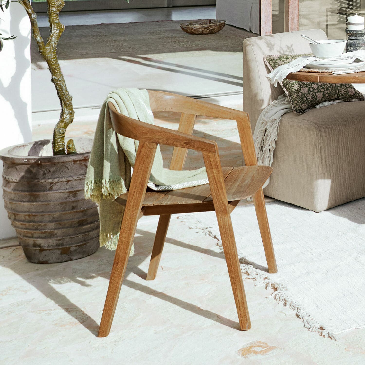 Stuhl Saulny, Aus Teakholz, Natürliches, rustikales Design, Passend zum Tisch 21735 in braun