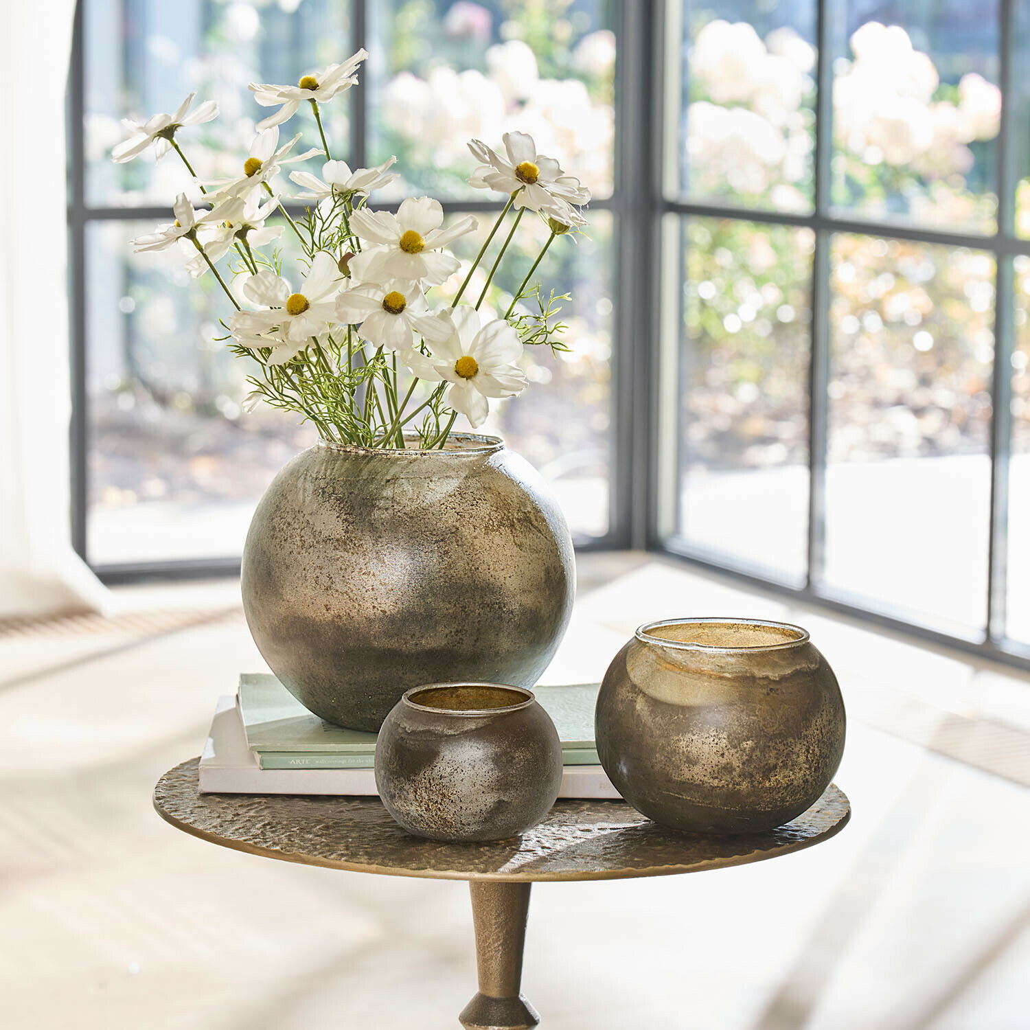 Vase 3er Set Orvellas, Einzigartiges, mundgeblasenes Glas, Goldfarbenes Akzent-Finish, Harmonische Kugelform in grau