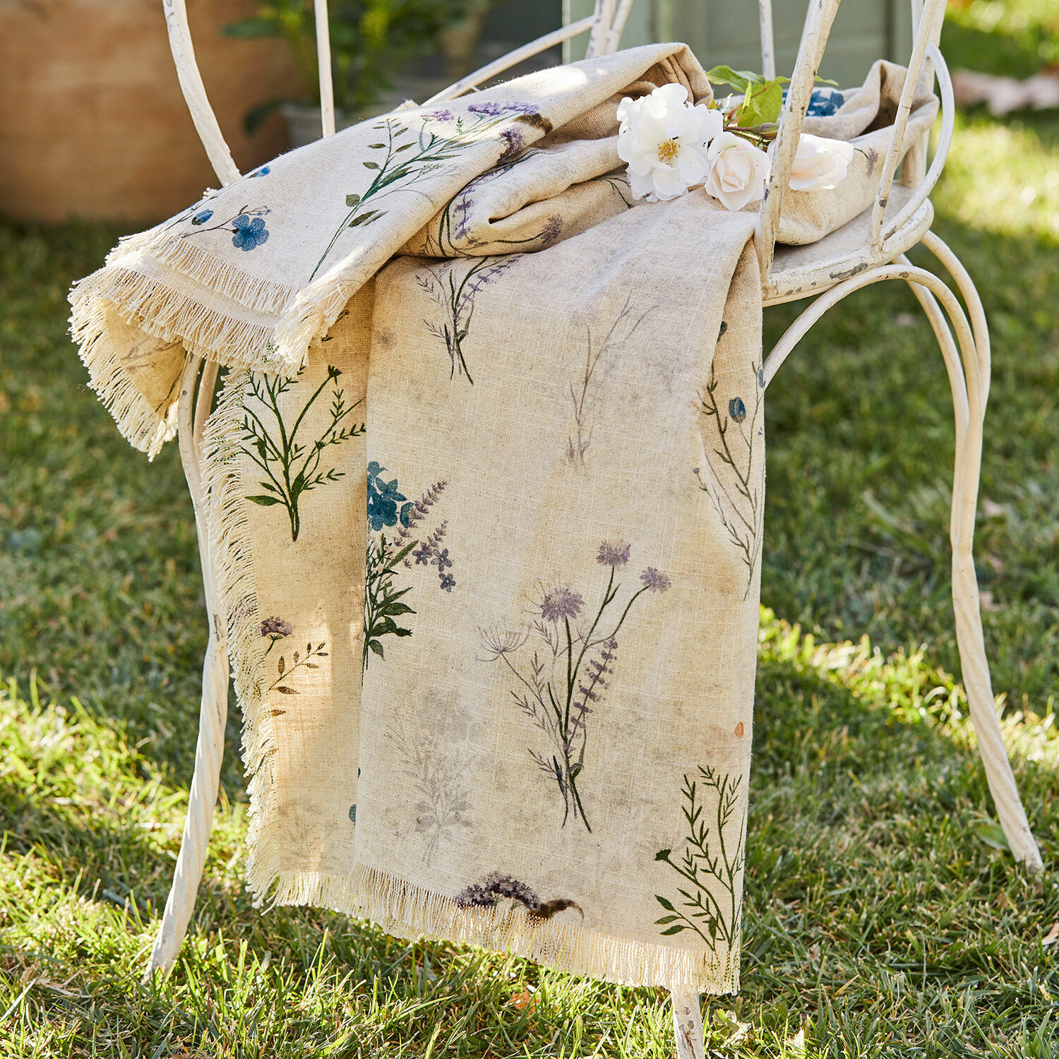 Plaid Cabinda, Handgewebte Baumwolle, Florales Wildblumenmuster, Weich & einladend in creme/bunt