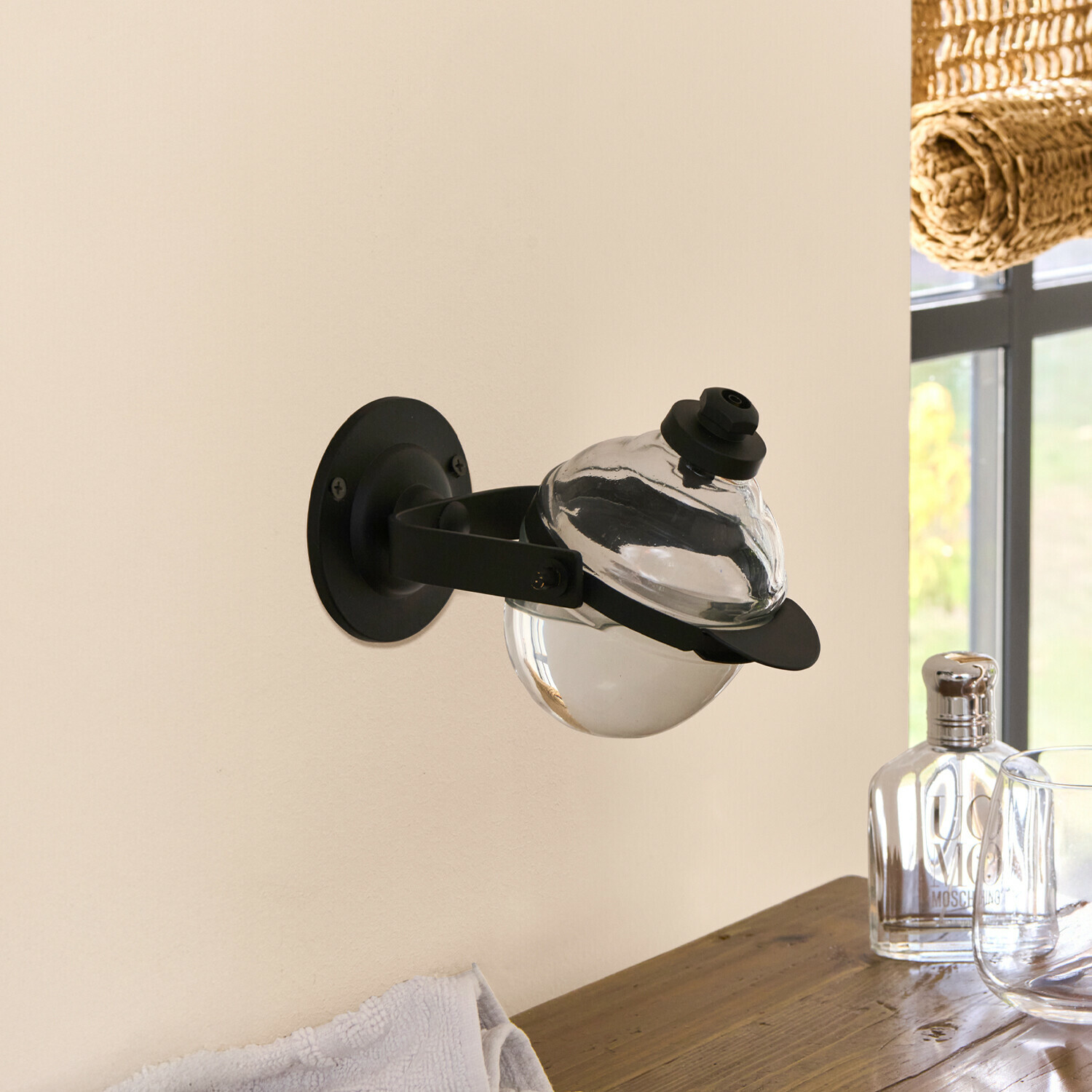 Seifenspender Bailey Schwarze Metall-Wandhalterung mit klarem Glas-Seifenspender für das Badezimmer