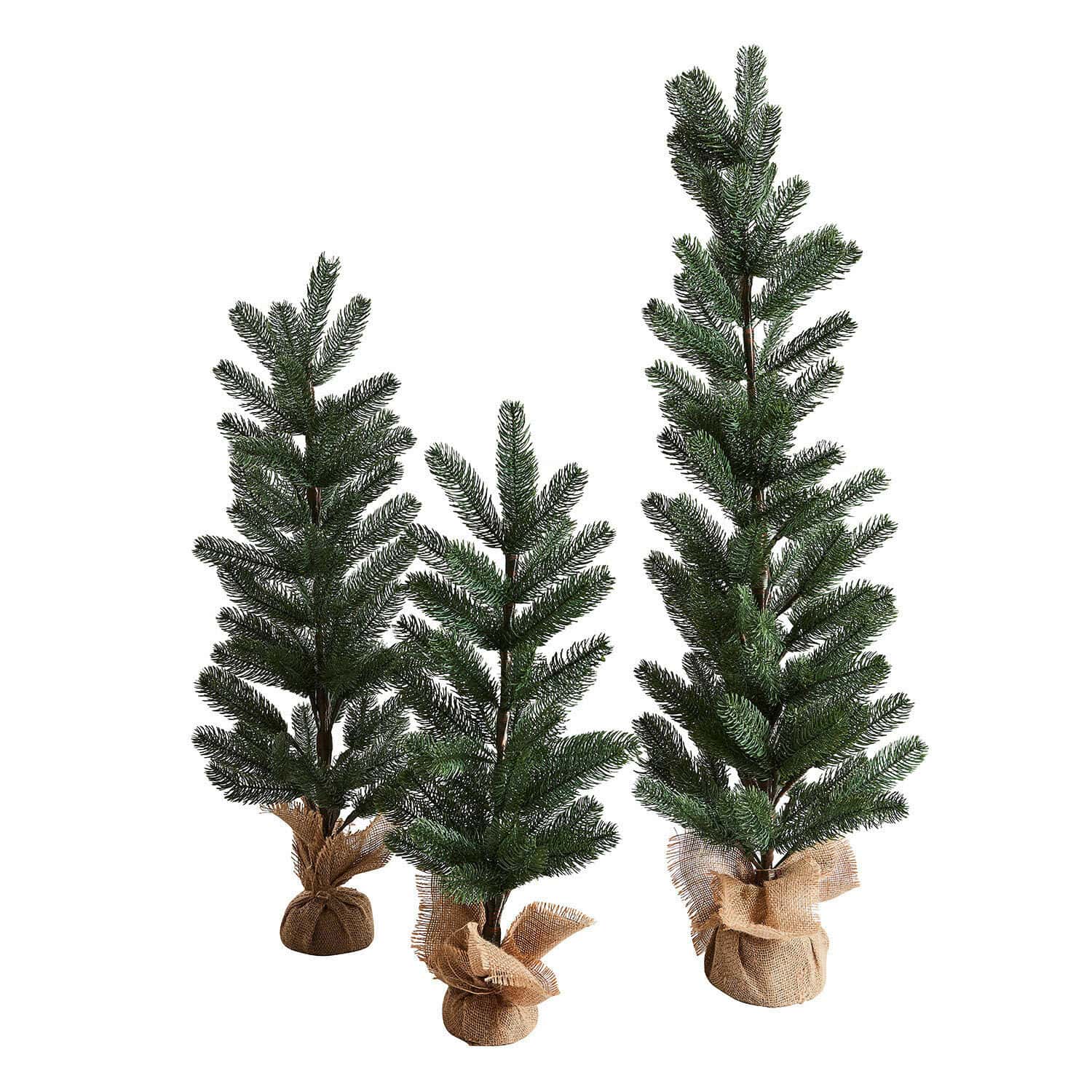 Deko-Baum 3er Set Merpins Drei künstliche Tannen mit grünen Nadeln und Jutesack als Topfverkleidung, Weihnachtsdeko