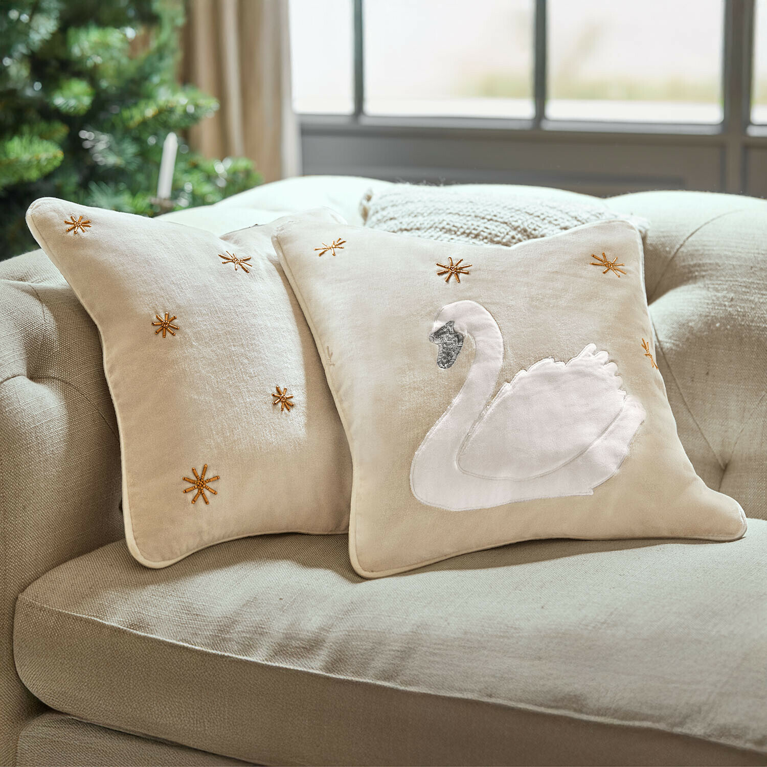 Kissenhülle 2er Set Elarin Beige Dekokissen mit Schwan- und Sternstickerei, weiches Material, gemütliches Wohnaccessoire