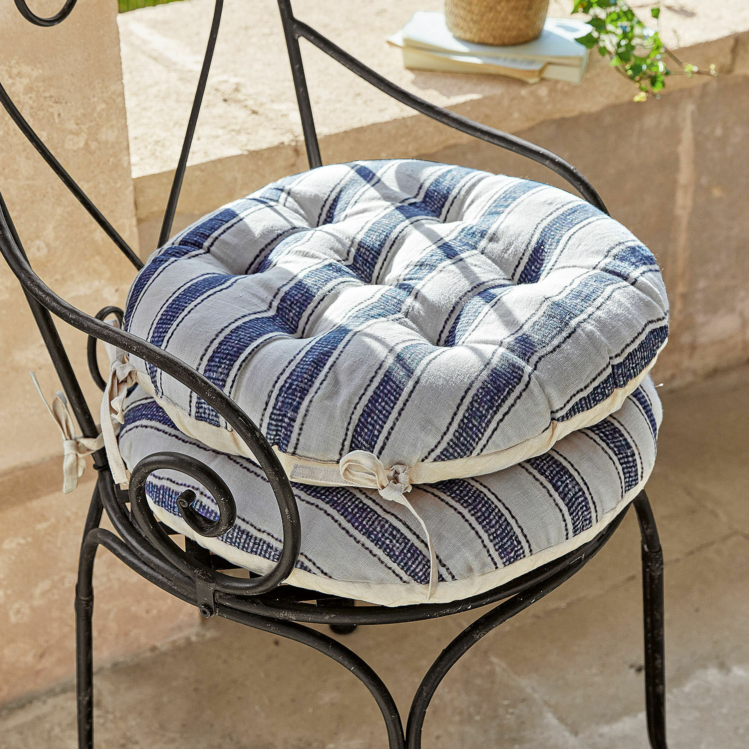 Sitzkissen 2er Set Bourrignon Baumwoll-Stuhlkissen mit weißen und blauen Streifen, weich und bequem für Gartenmöbel