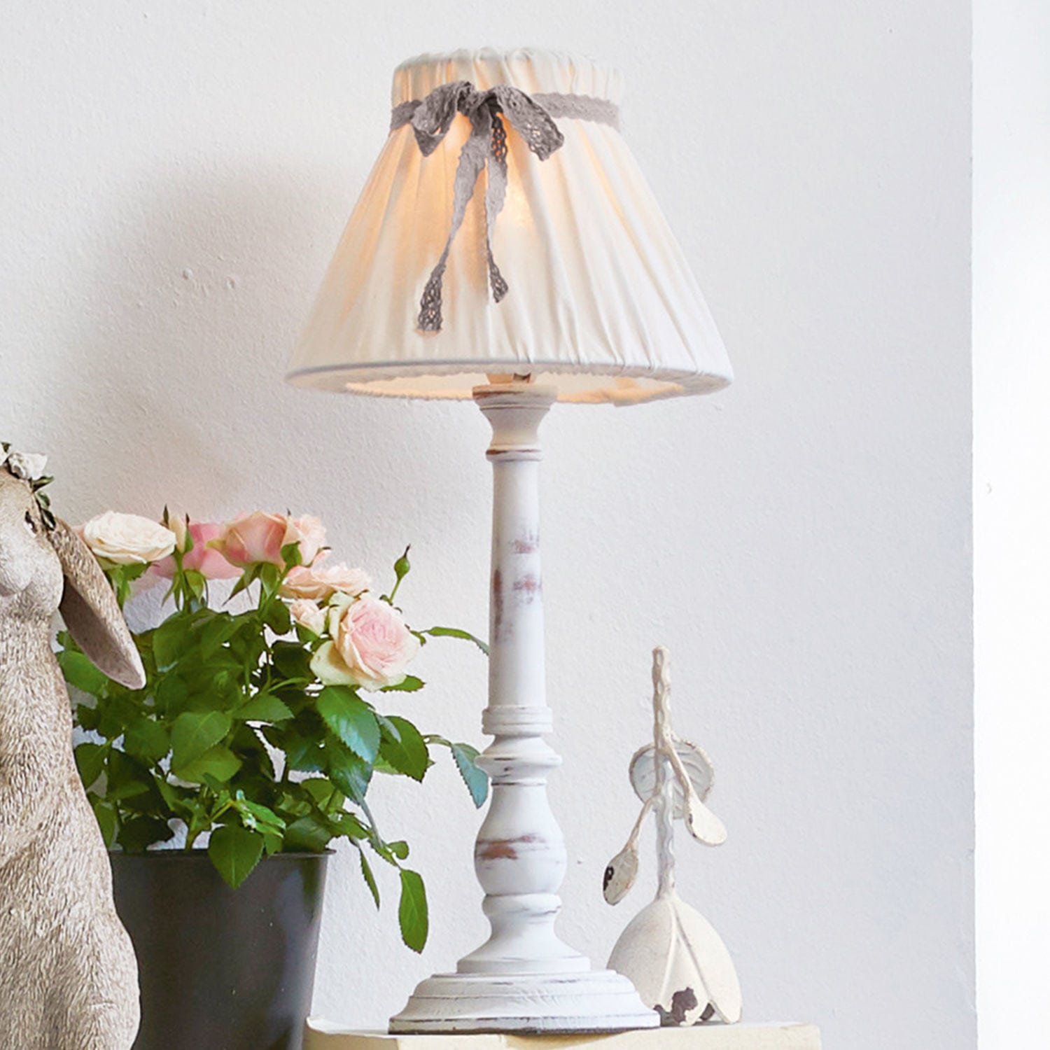 Tischlampe Valentin Weiße Tischlampe mit Stoffschirm und dekorativer Schleife, Vintage-Stil für Wohnzimmer