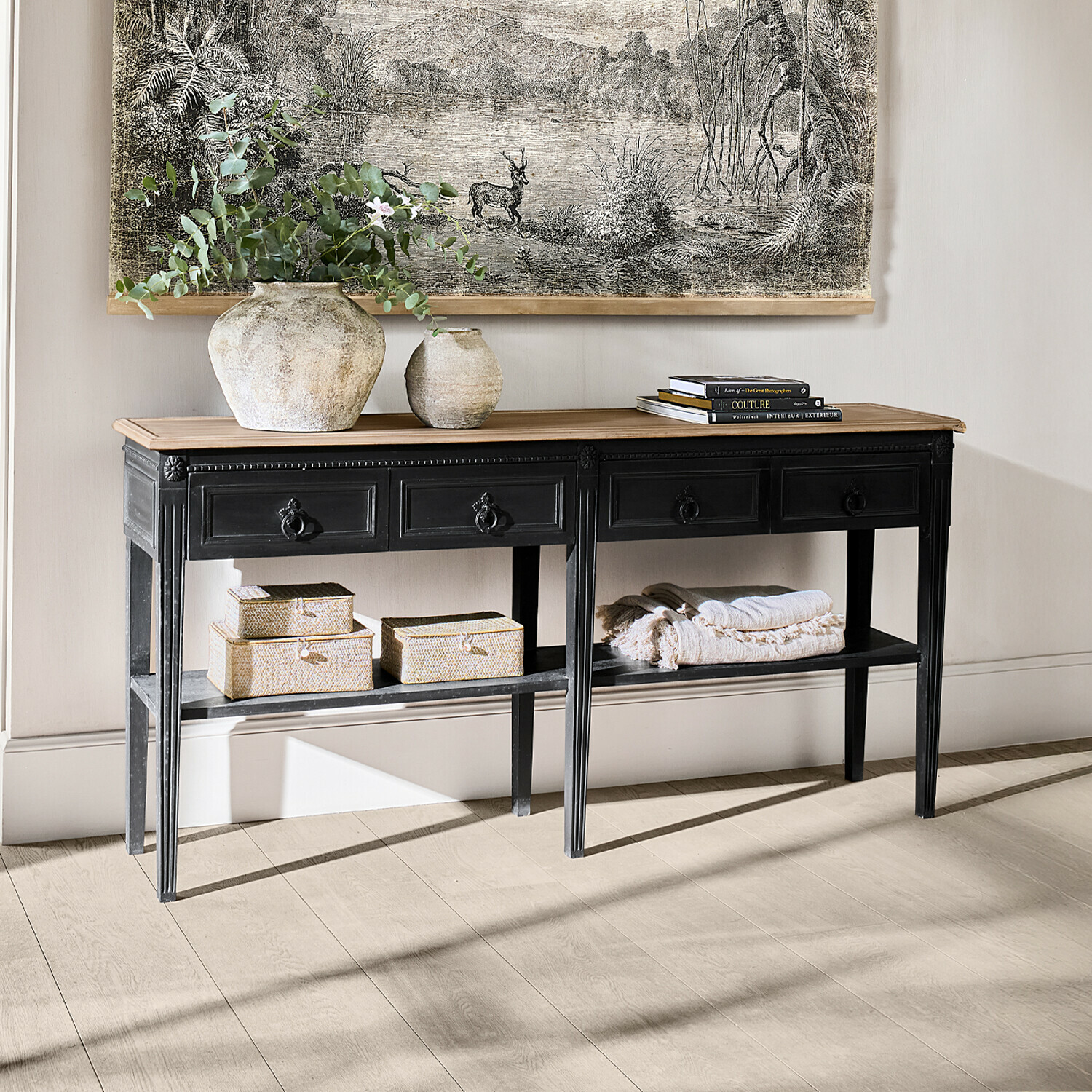 Konsole Riviéres Schwarze Konsole mit Holzplatte, dekoriert mit Vasen und Büchern, Vintage-Stil für Wohnzimmer