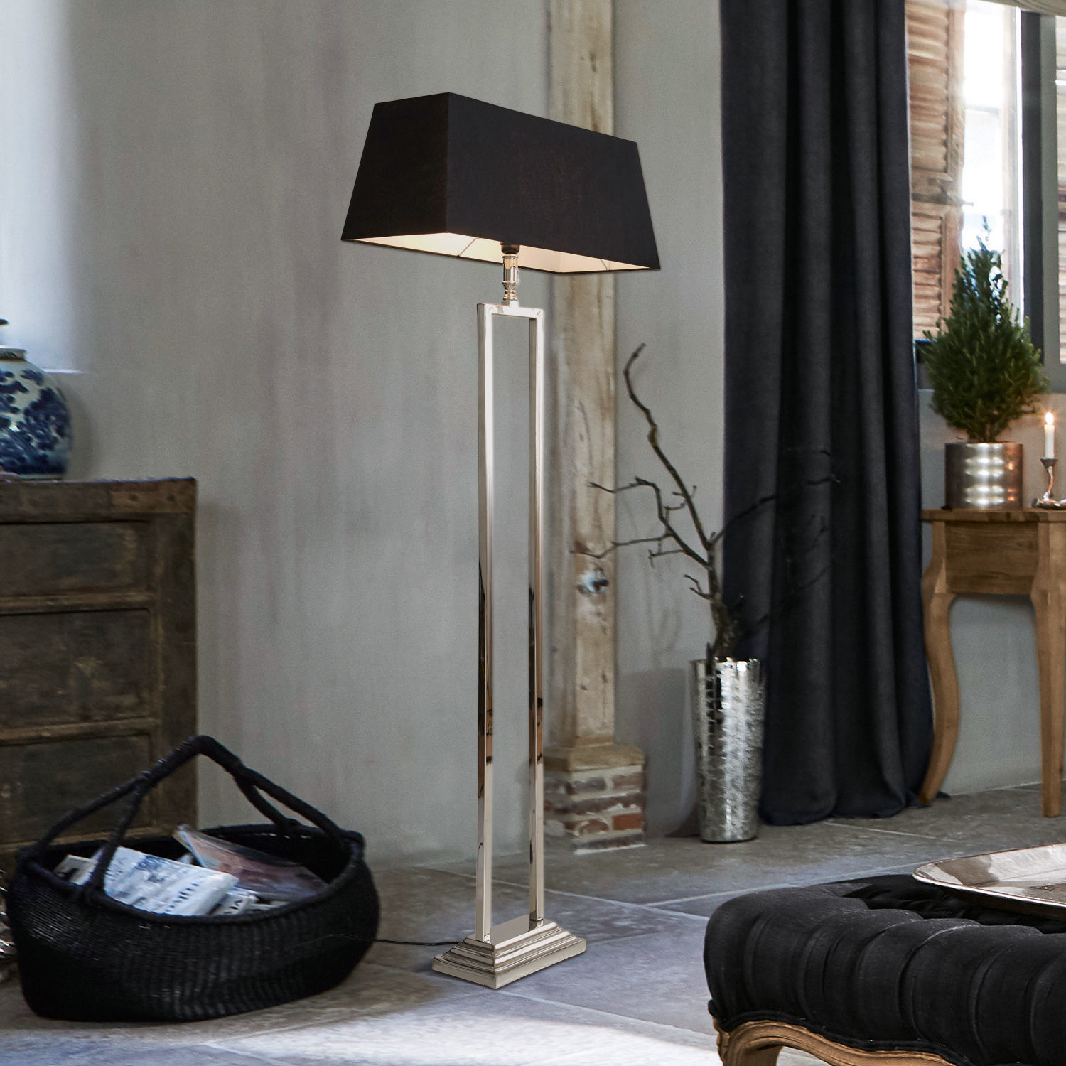 Stehlampe Barki Moderne Stehlampe aus silbernem Metall mit schwarzem Lampenschirm für Wohnzimmer