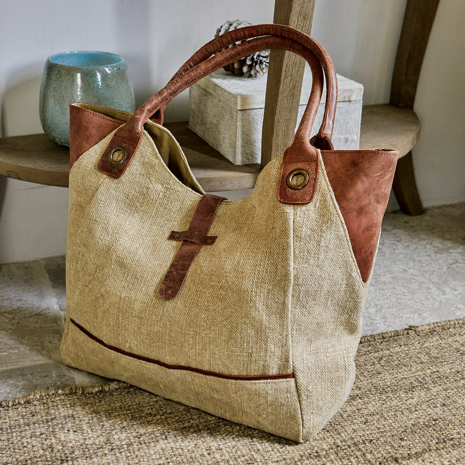 Tasche Valeska Beige Stofftasche mit braunen Lederdetails und Griffen, praktische Tasche für Alltag und Einkäufe
