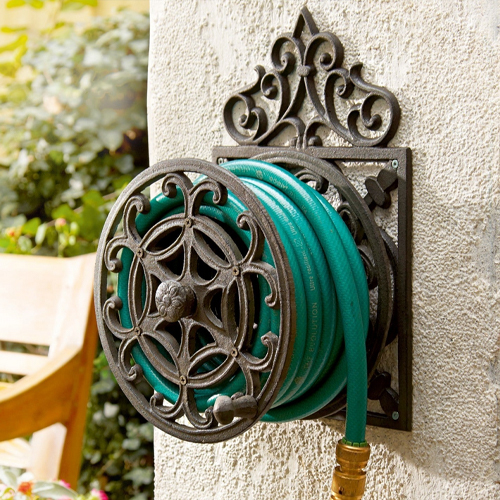 Dekorativer schwarzer Metall-Schlauchhalter im Vintage-Stil zur Wandmontage im Garten