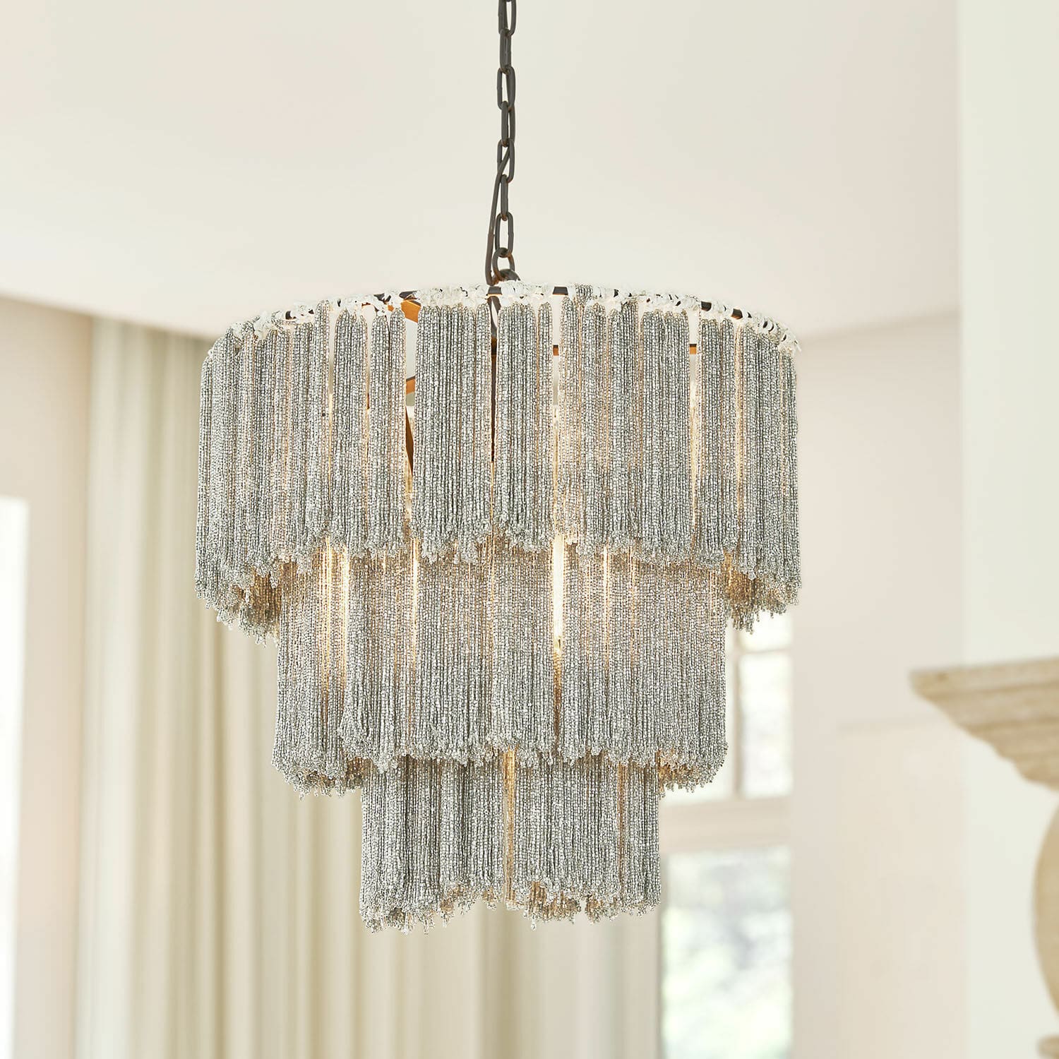 Leuchter Ivry-la-Rivière Hängender Kronleuchter mit silbernen Metallfransen im Vintage-Stil für Wohnzimmer