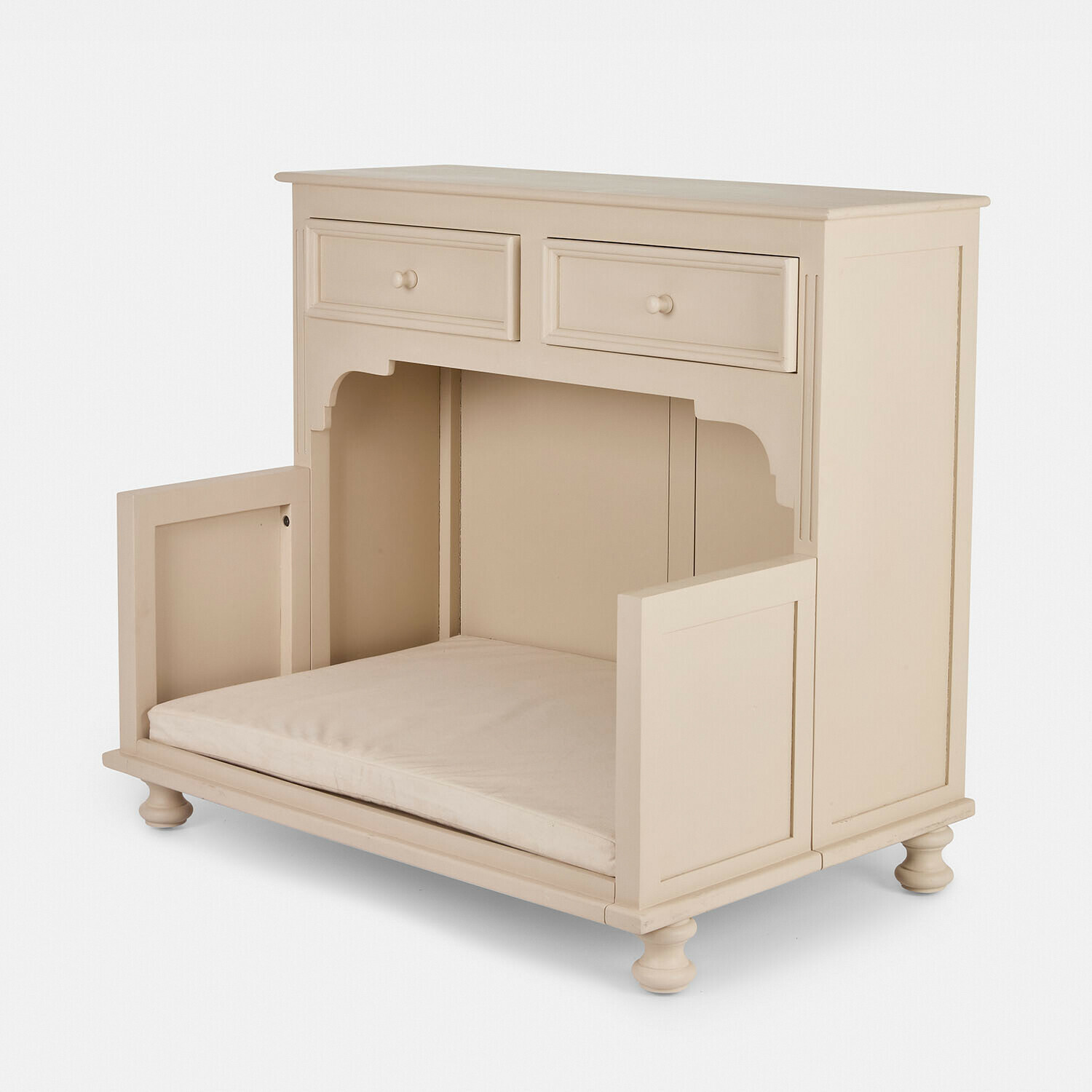 Beige lackierter Holzschrank mit zwei Schubladen und offener Sitzfläche mit Polster