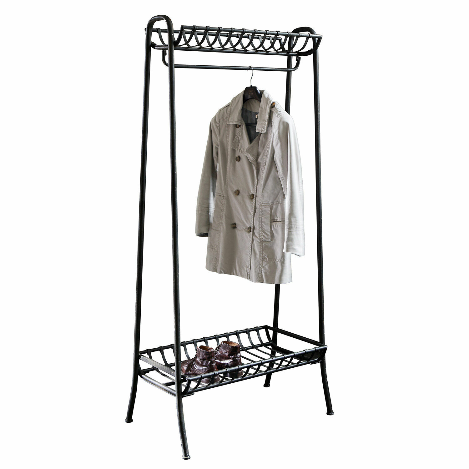 Garderobe Downey Schwarzer Metall-Garderobenständer mit Schuhablage und beigem Mantel, praktisches Möbelstück für den Flur