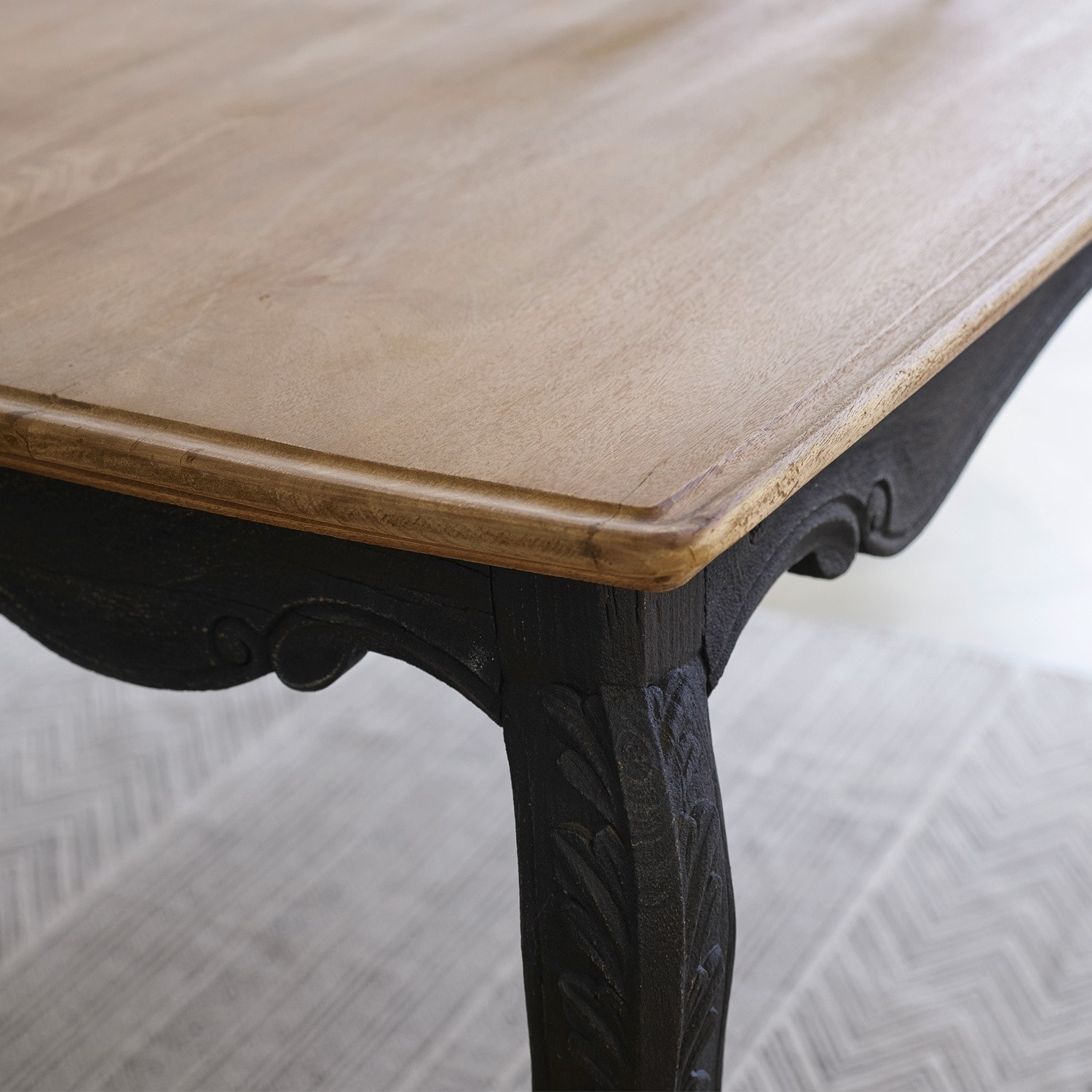 Tisch Laneuvelle