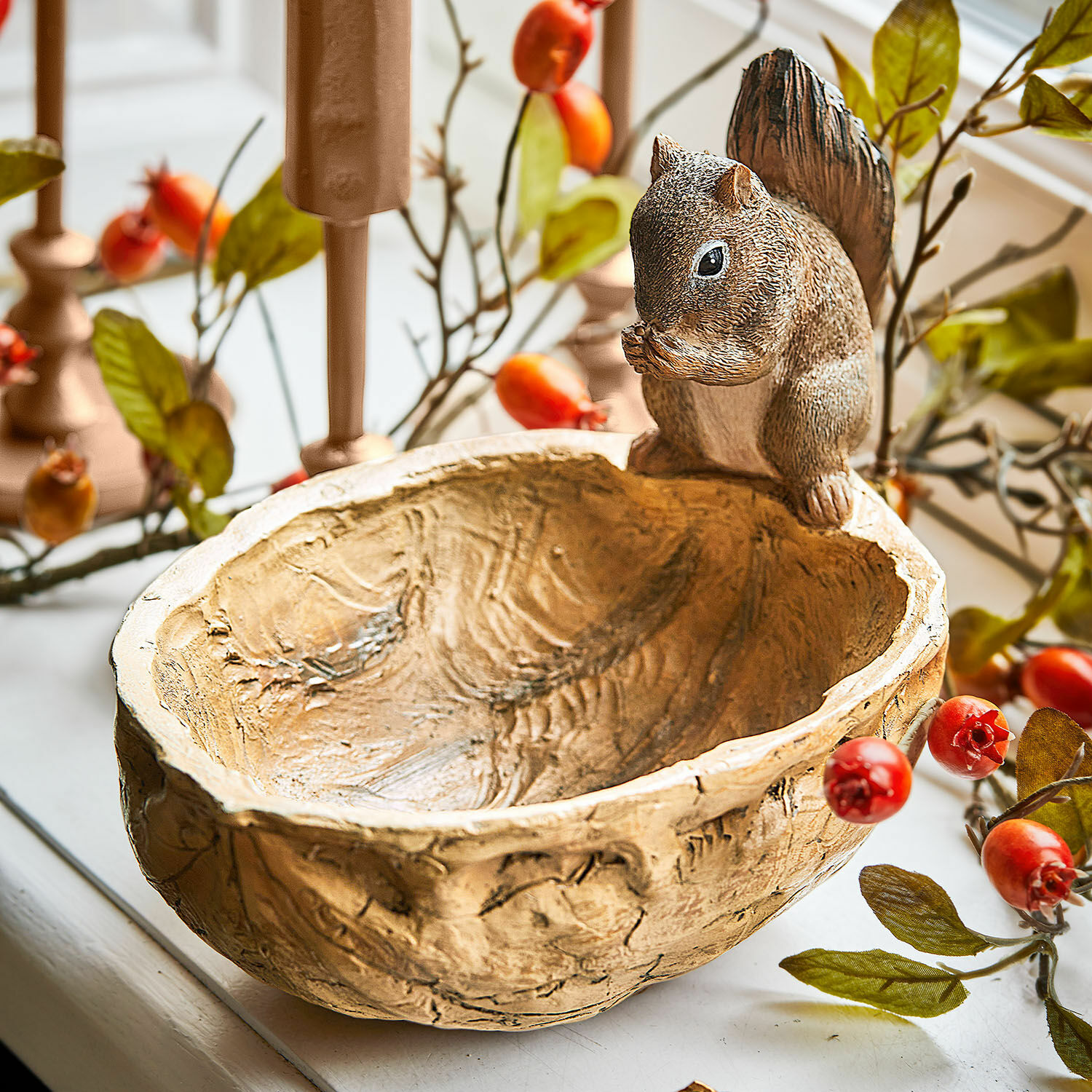 Deko-Schale Orinell Dekorative Schale aus Holzimitat mit Eichhörnchenfigur in Beige für Wohnaccessoires