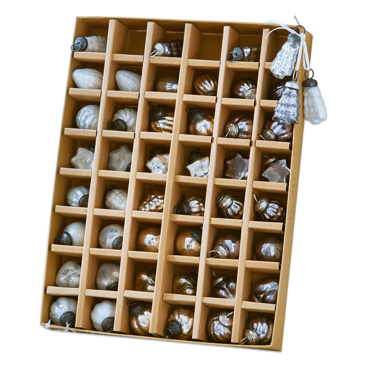 Weihnachtsschmuck 48er Set Lyla Set aus Glas-Weihnachtskugeln in Box, silberne und weiße Vintage-Christbaumschmuck
