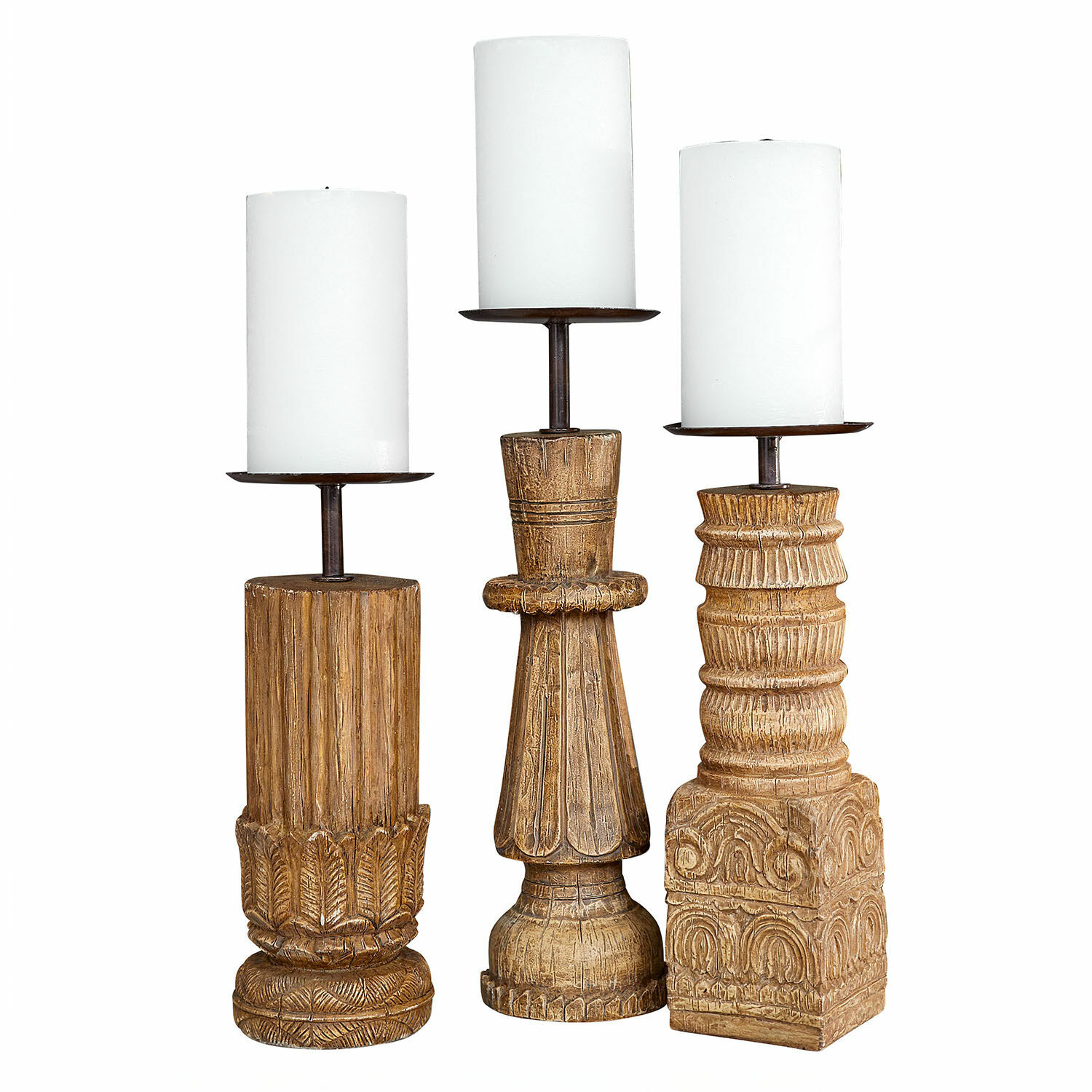 Kerzenständer 3er Set Zahirah Set aus drei Holz-Kerzenhaltern in Naturfarbe mit weißen Kerzen für Wohnraumdekoration