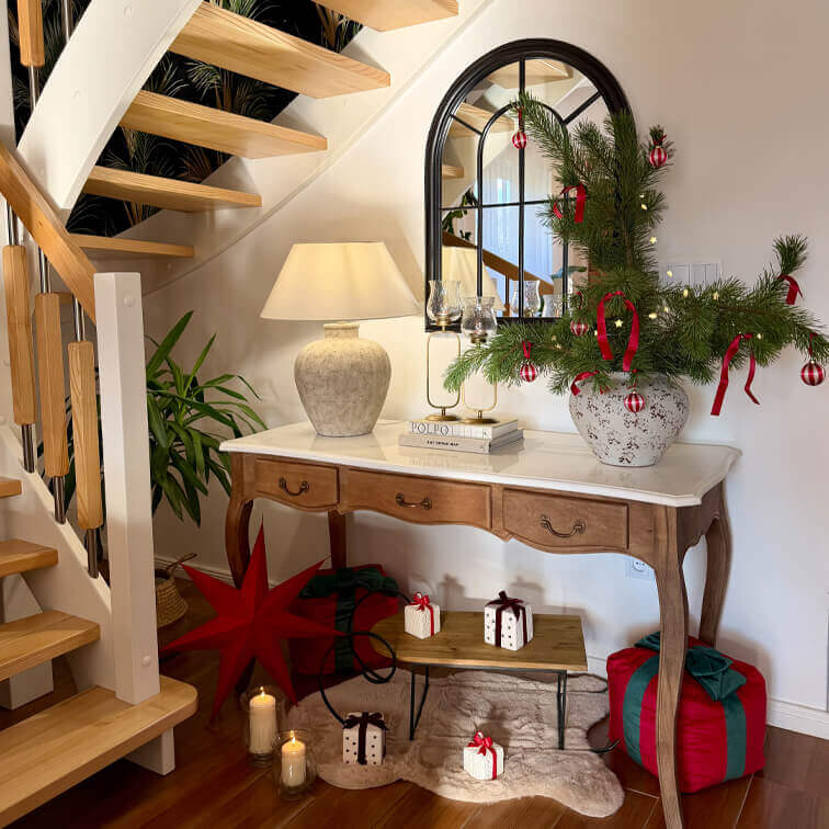 Rote Weihnachtsakzente