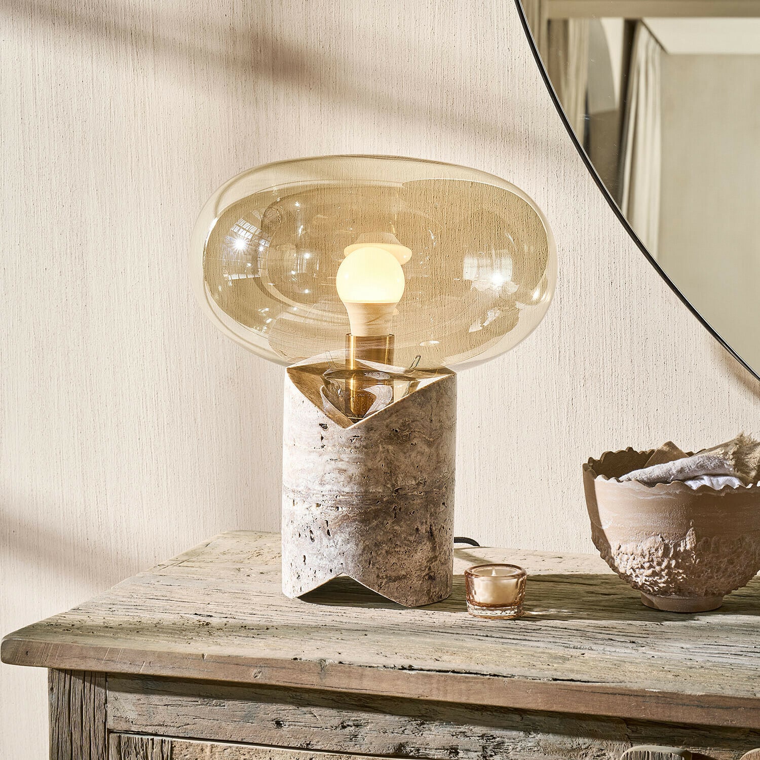 Tischlampe Tarellas Tischlampe aus Marmor und Glas in Beige, modernes Design für stilvolles Wohnzimmer
