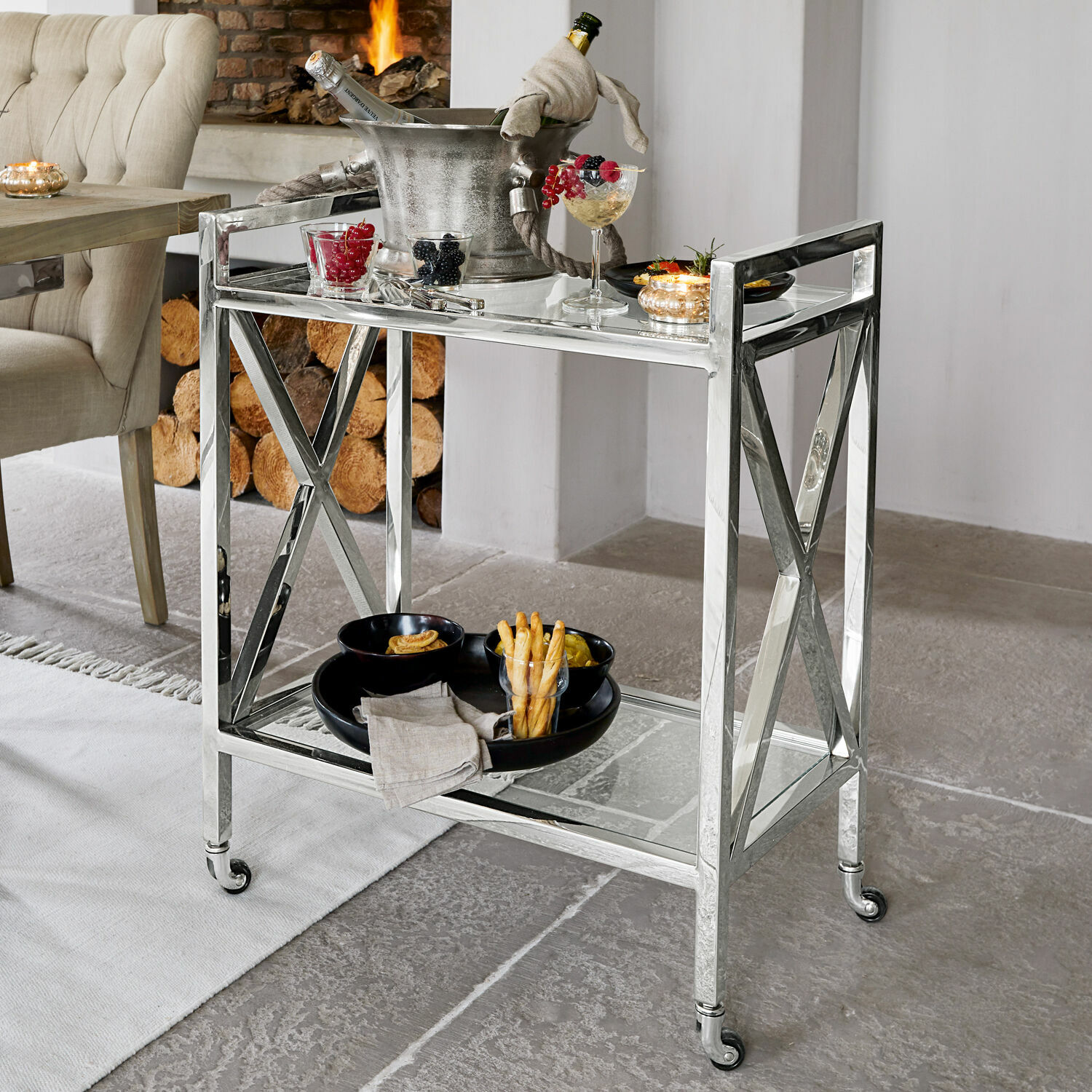 Barwagen Stamford Barwagen aus Edelstahl mit zwei Ablagen und Rollen, moderner Wohnzimmertisch
