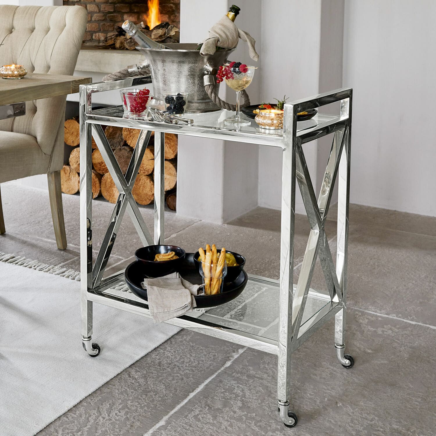 Barwagen Stamford Barwagen aus Edelstahl mit zwei Ablagen und Rollen, moderner Wohnzimmertisch
