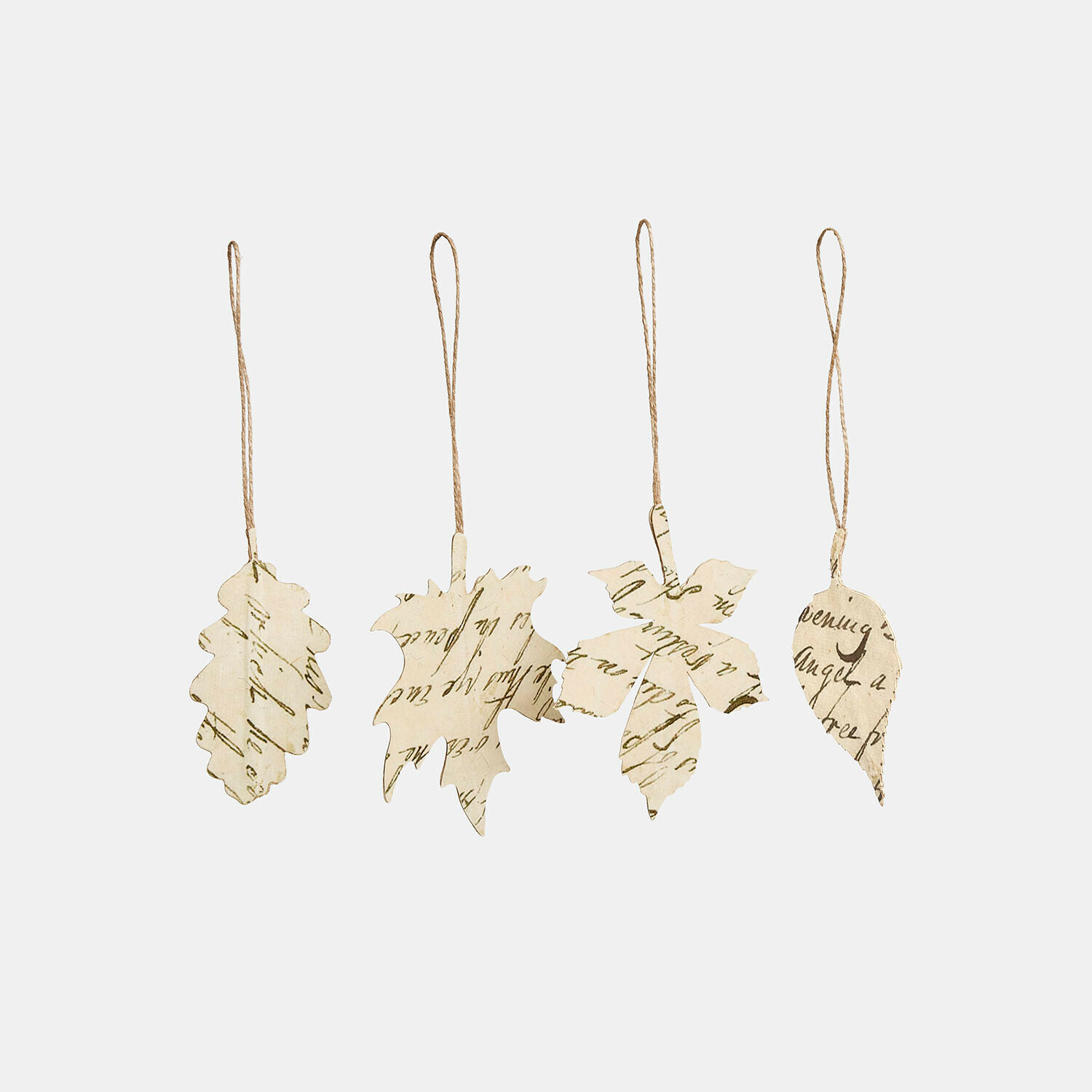Anhänger 4er Set Fleuriene Set aus vier Papierblatt-Anhängern mit Schriftmuster, beige, mit Aufhängeschnur als Dekoration