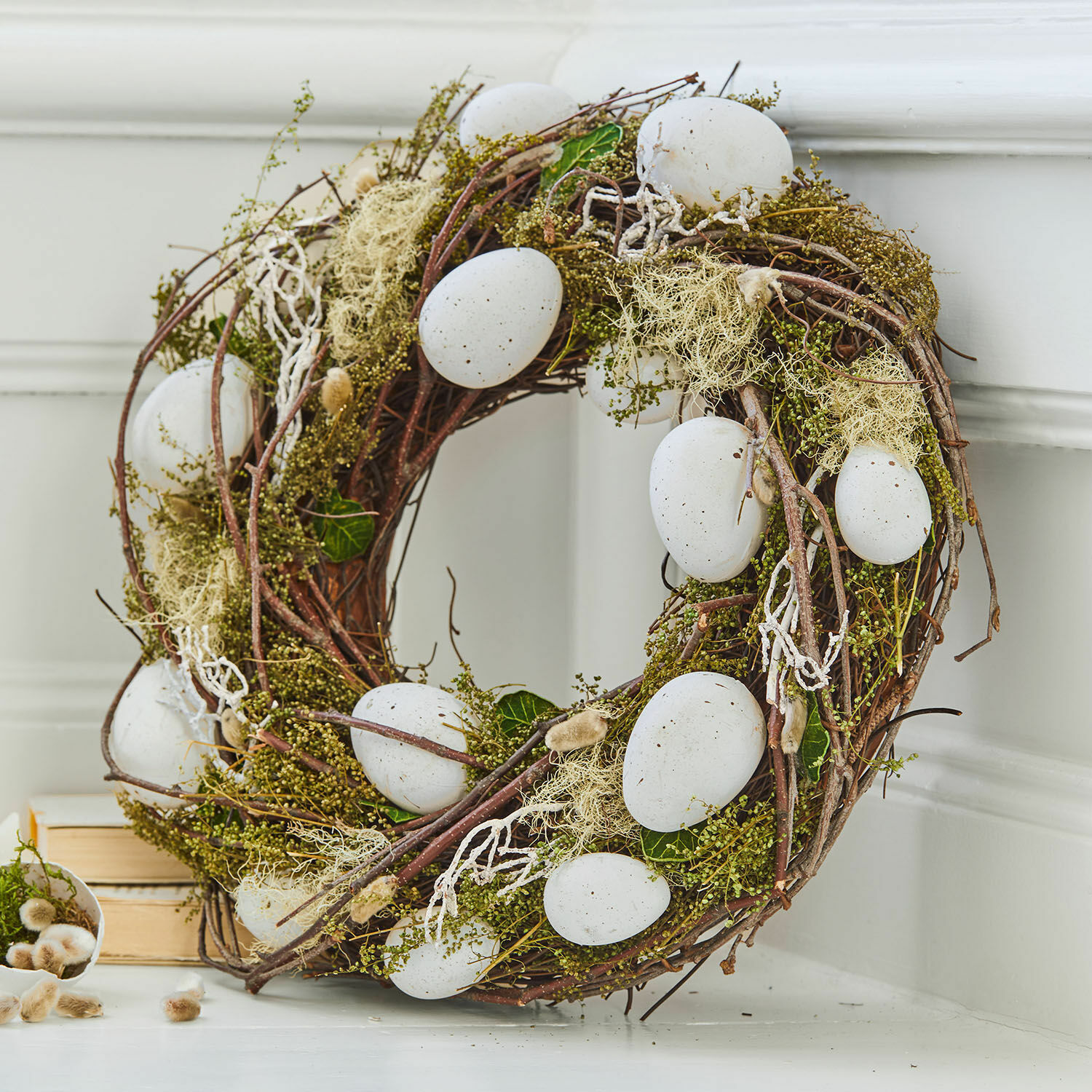 Eierkranz Lune Dekorativer Kranz aus Zweigen mit weißen Eiern, Naturmaterial, Frühlingsdeko für Zuhause