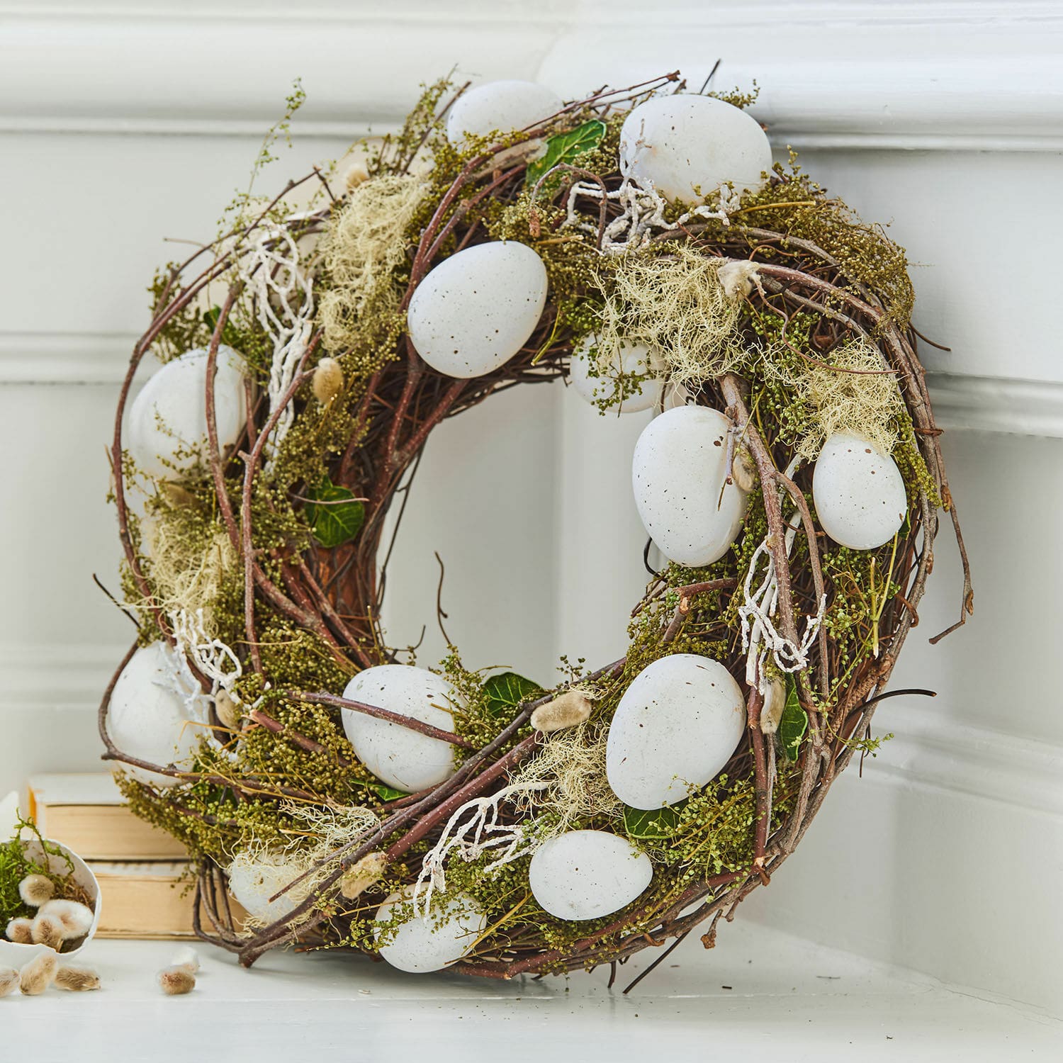 Eierkranz Lune Dekorativer Kranz aus Zweigen mit weißen Eiern, Naturmaterial, Frühlingsdeko für Zuhause
