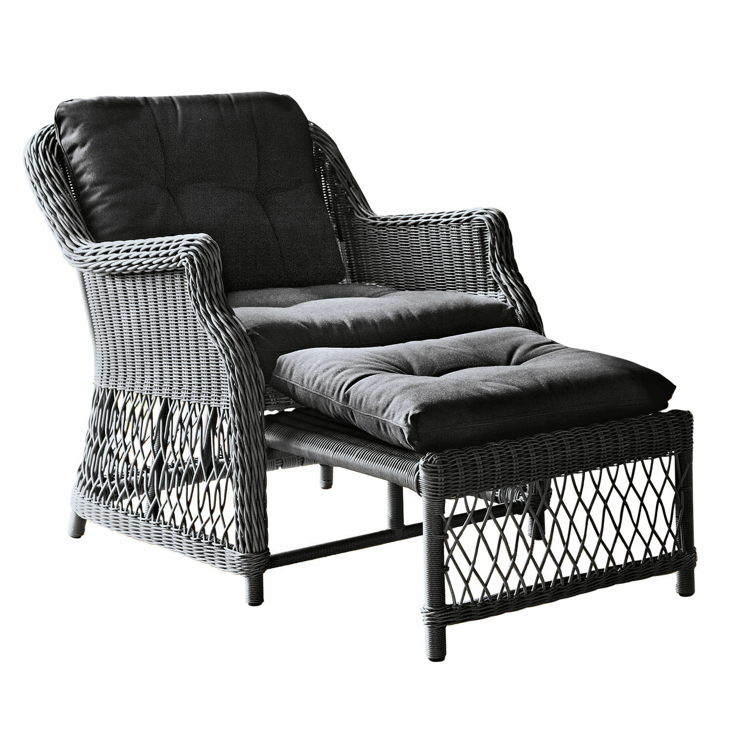 Sessel Howe Grauer Rattan-Sessel mit Fußhocker und dunkelgrauen Polstern für entspanntes Sitzen zu Hause