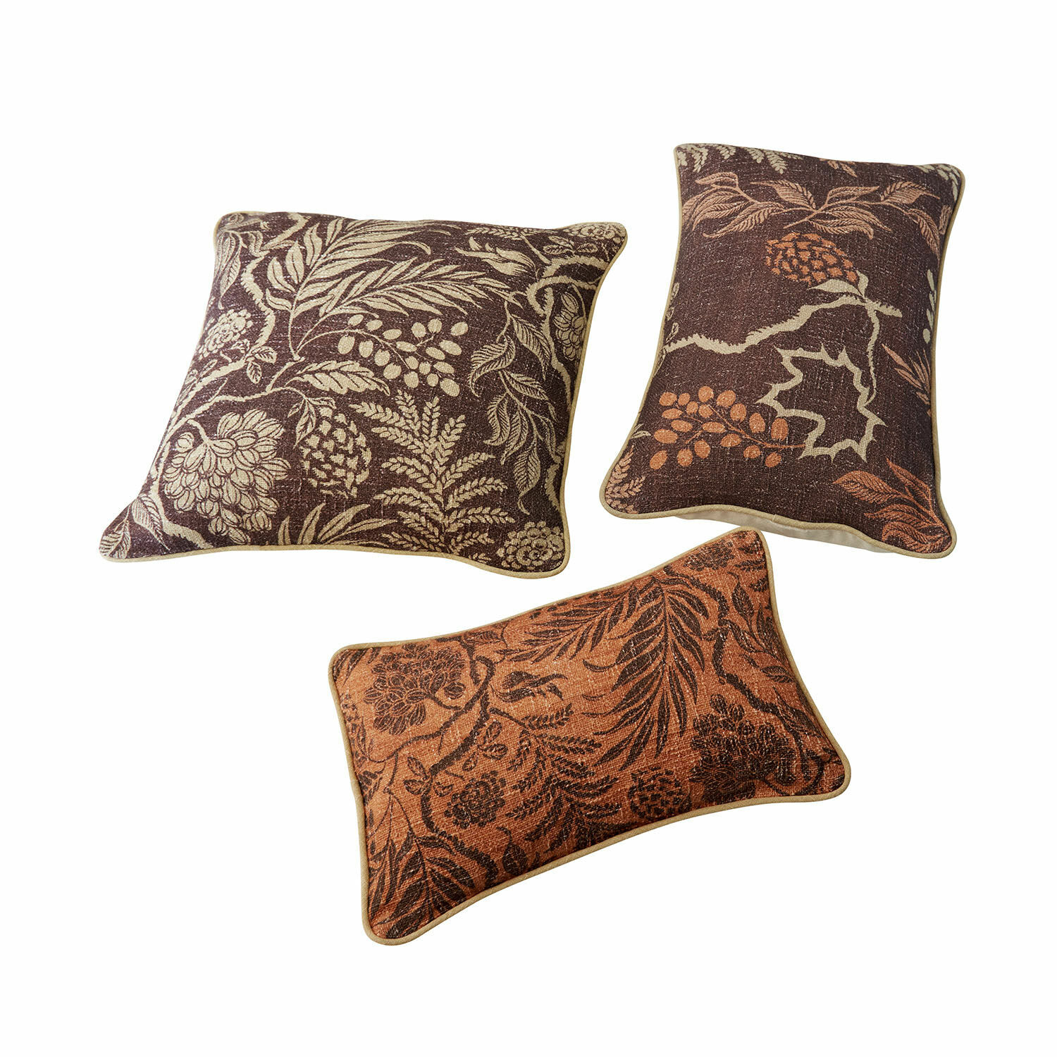 Set aus drei dekorativen Kissen mit Blattmuster in Braun- und Orangetönen für Wohnzimmer