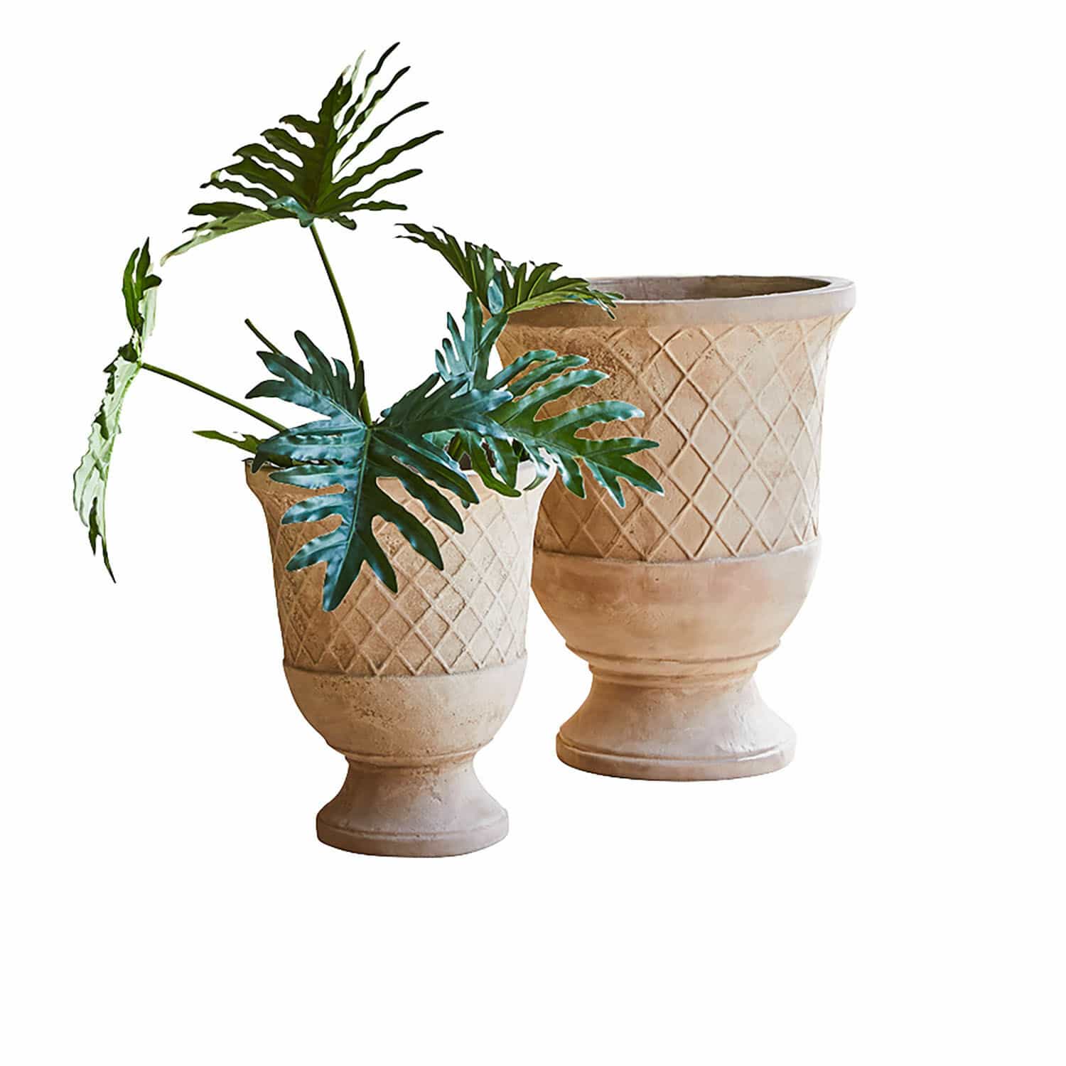 Übertopf 2er Set Kivolex Zwei beige Terrakotta-Blumentöpfe mit geometrischem Muster, einer mit grünen Blättern, Gartendeko