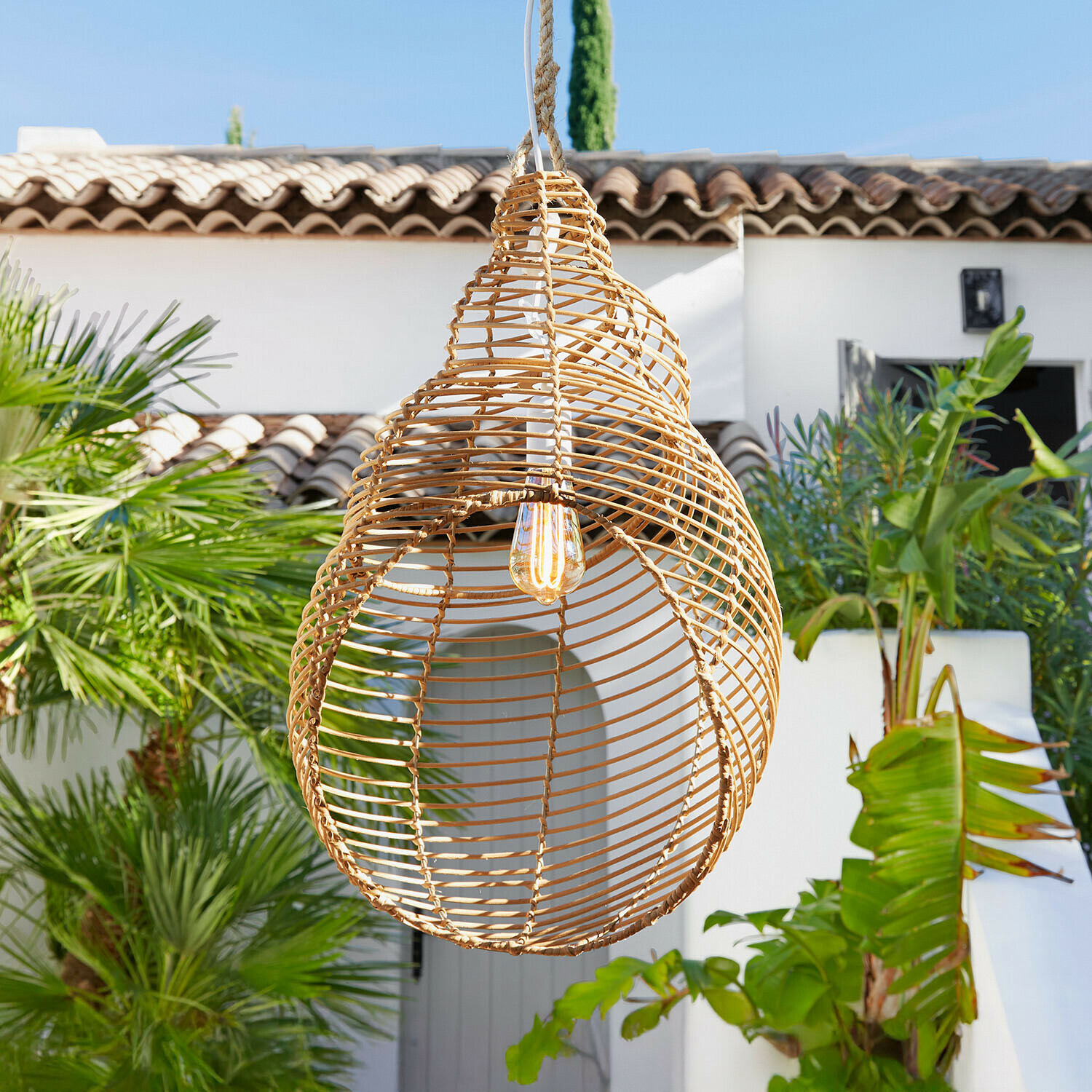 Lampenschirm Zolaira Hängelampe aus natürlichem Rattan für den Außenbereich mit LED-Glühbirne, dekorative Gartenlampe