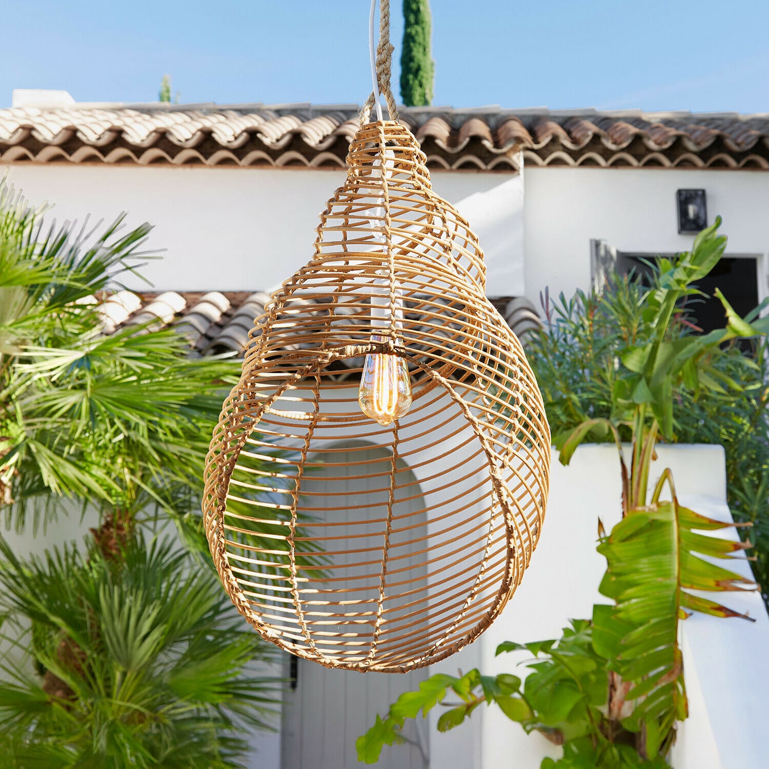 Lampenschirm Zolaira Hängelampe aus natürlichem Rattan für den Außenbereich mit LED-Glühbirne, dekorative Gartenlampe