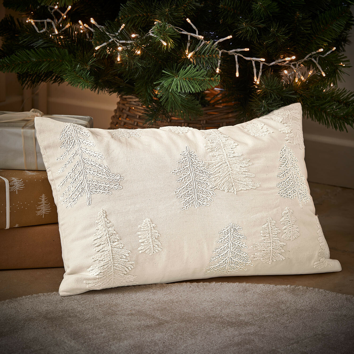 Kissenhülle Finjael Beige Baumwollkissen mit bestickten Baum-Motiven, festliche Wohnraumdekoration für Weihnachten